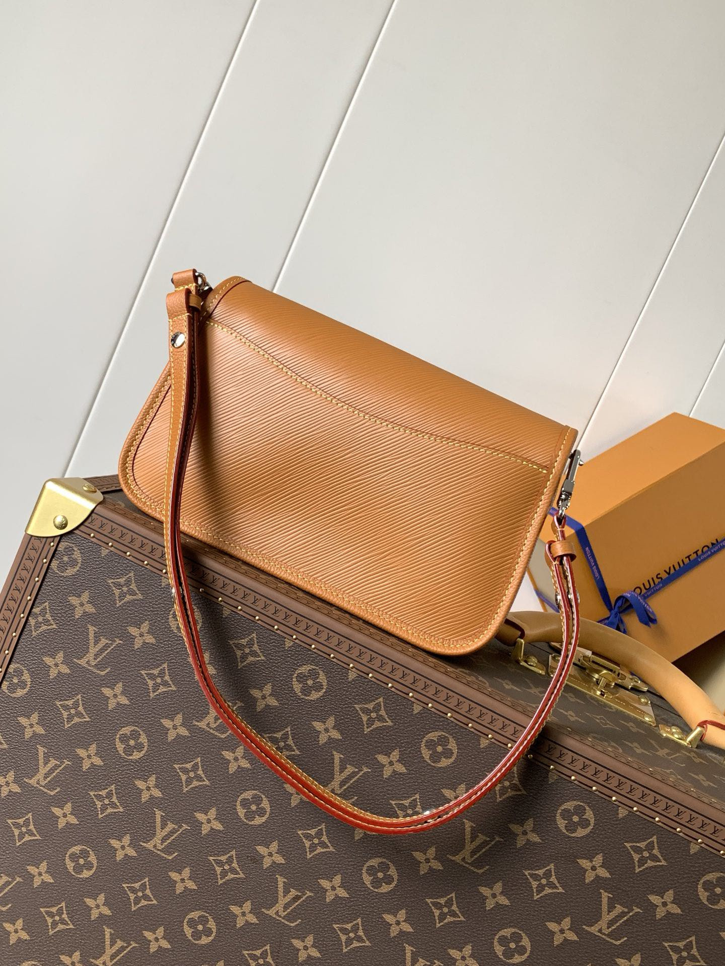 LV BUCI Handbags M59459 15.5x9x24.5cm