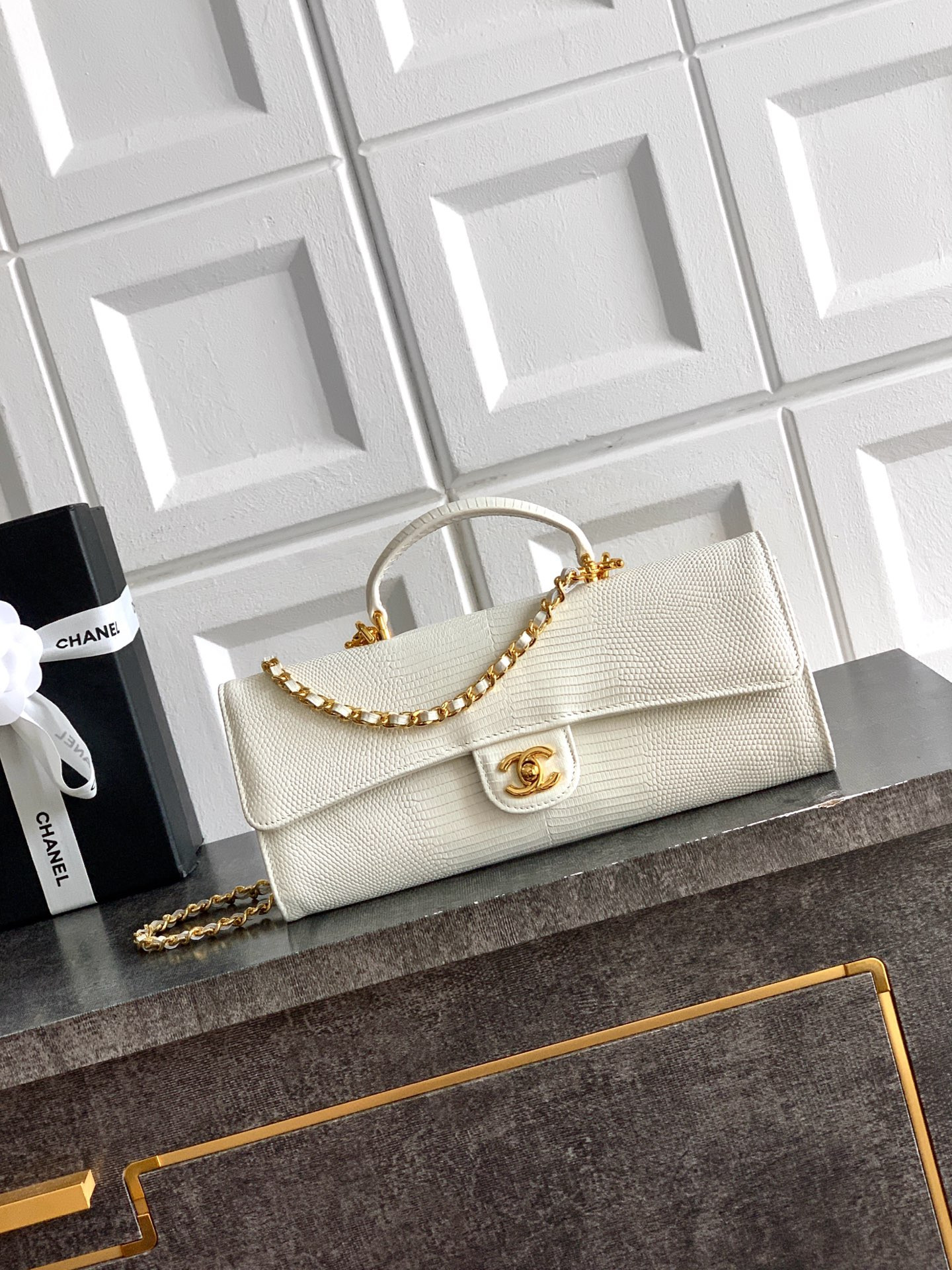 Ch*el clutch with chain ap5280 9.5x25x5cm