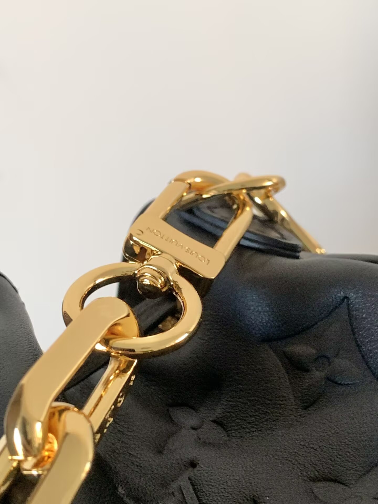 LV Coussin Bucket M26216 20x10x20cm