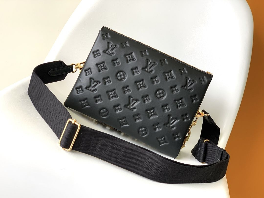 LV Coussin PM M21260 26x20x12cm