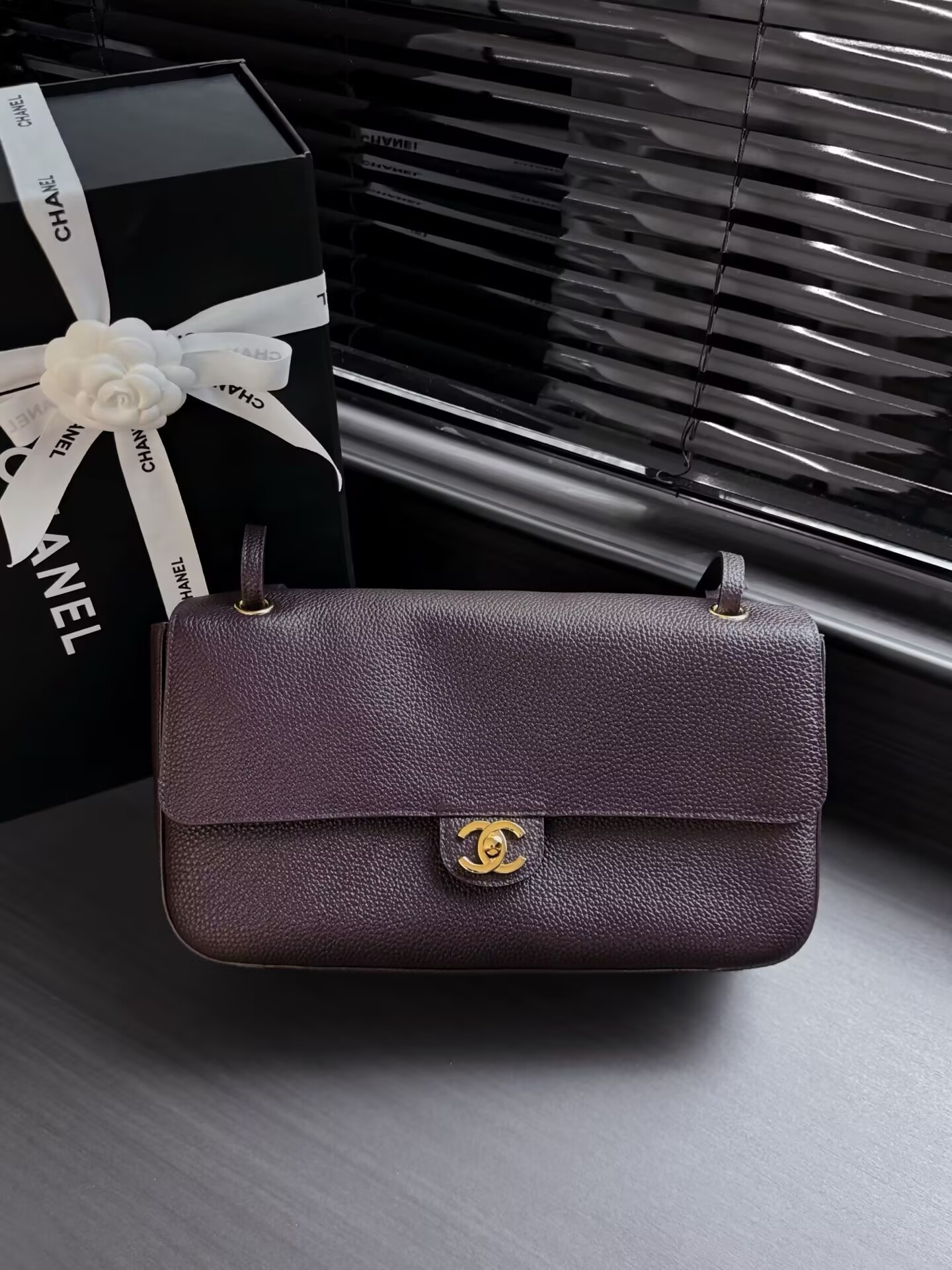 Ch*el maxi flap bag in coffee with gold-tone hardware as6231 19.5x32x10cm