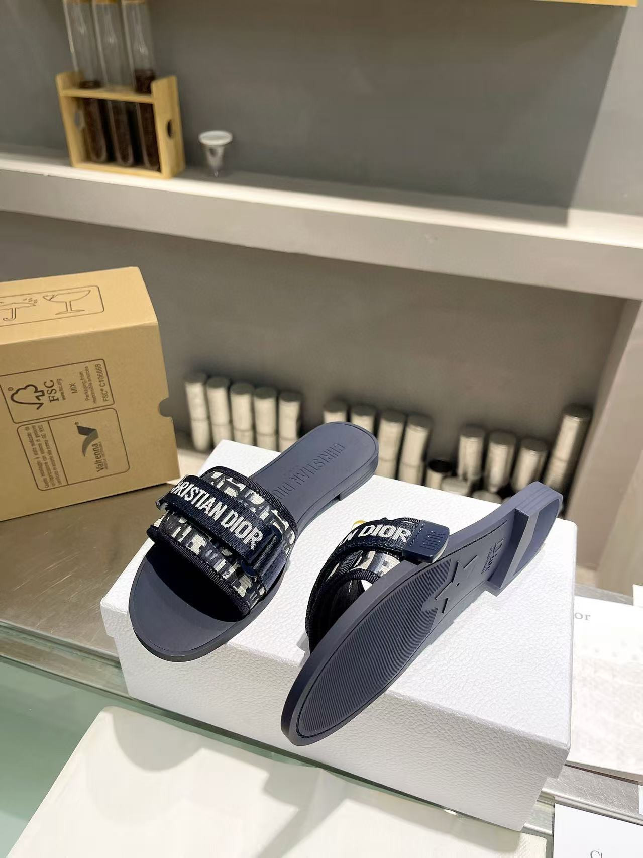 UA Dio(r)evolution Slide