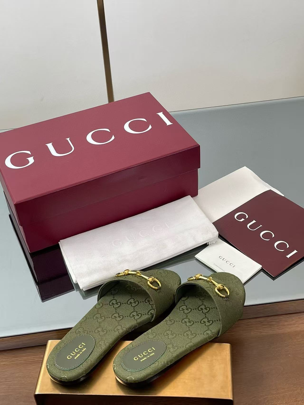 ua G*u*i slide sandal with horsebit