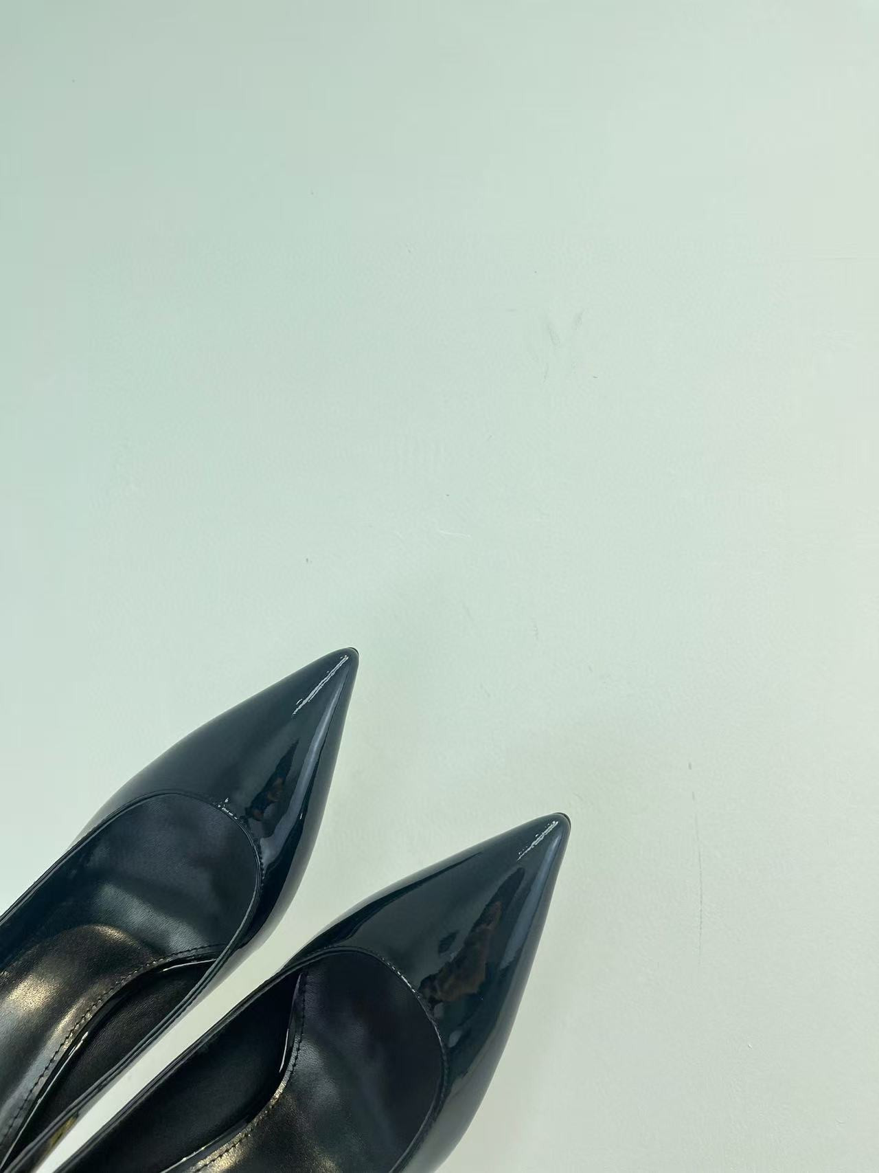ua Y*L shoes
