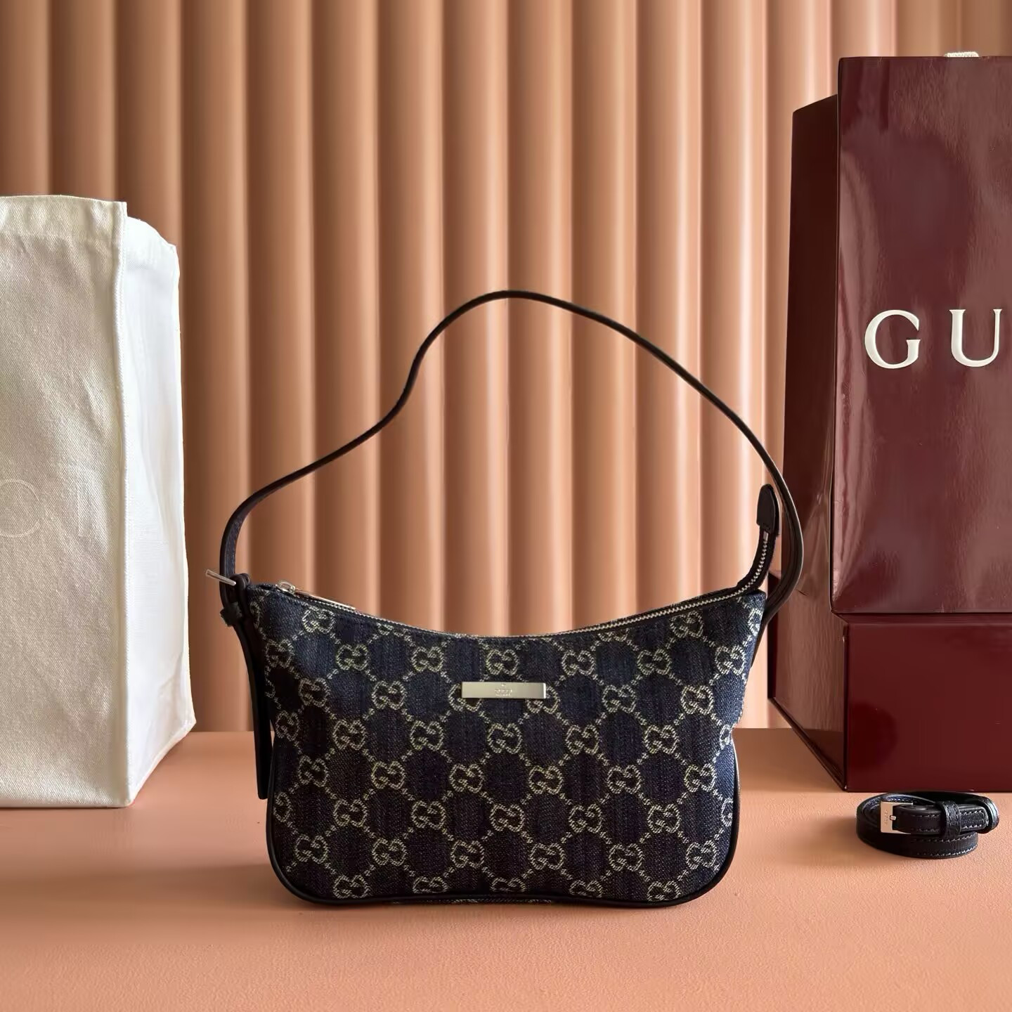 G*u*i lady lunetta small shoulder bag 22x14x5.5cm