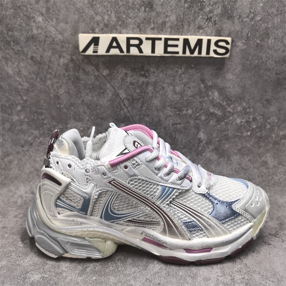 ua Ba*len*cia*ga runner sneaker