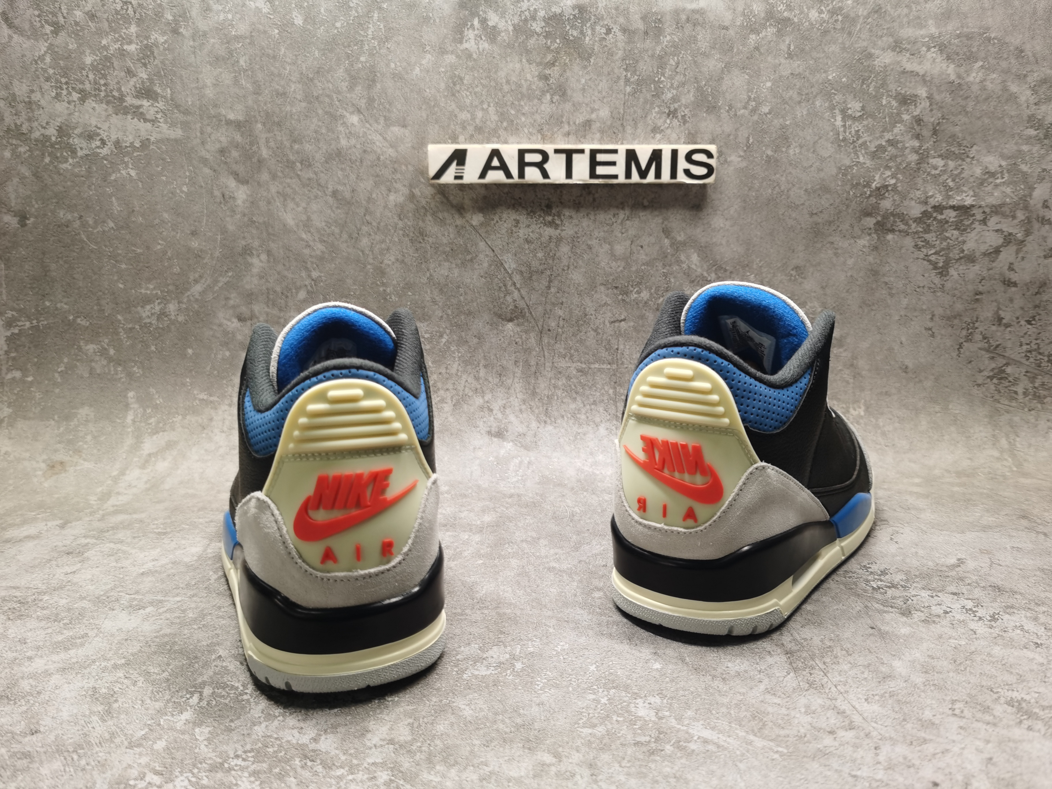 UA Jordan 3 Retro OG