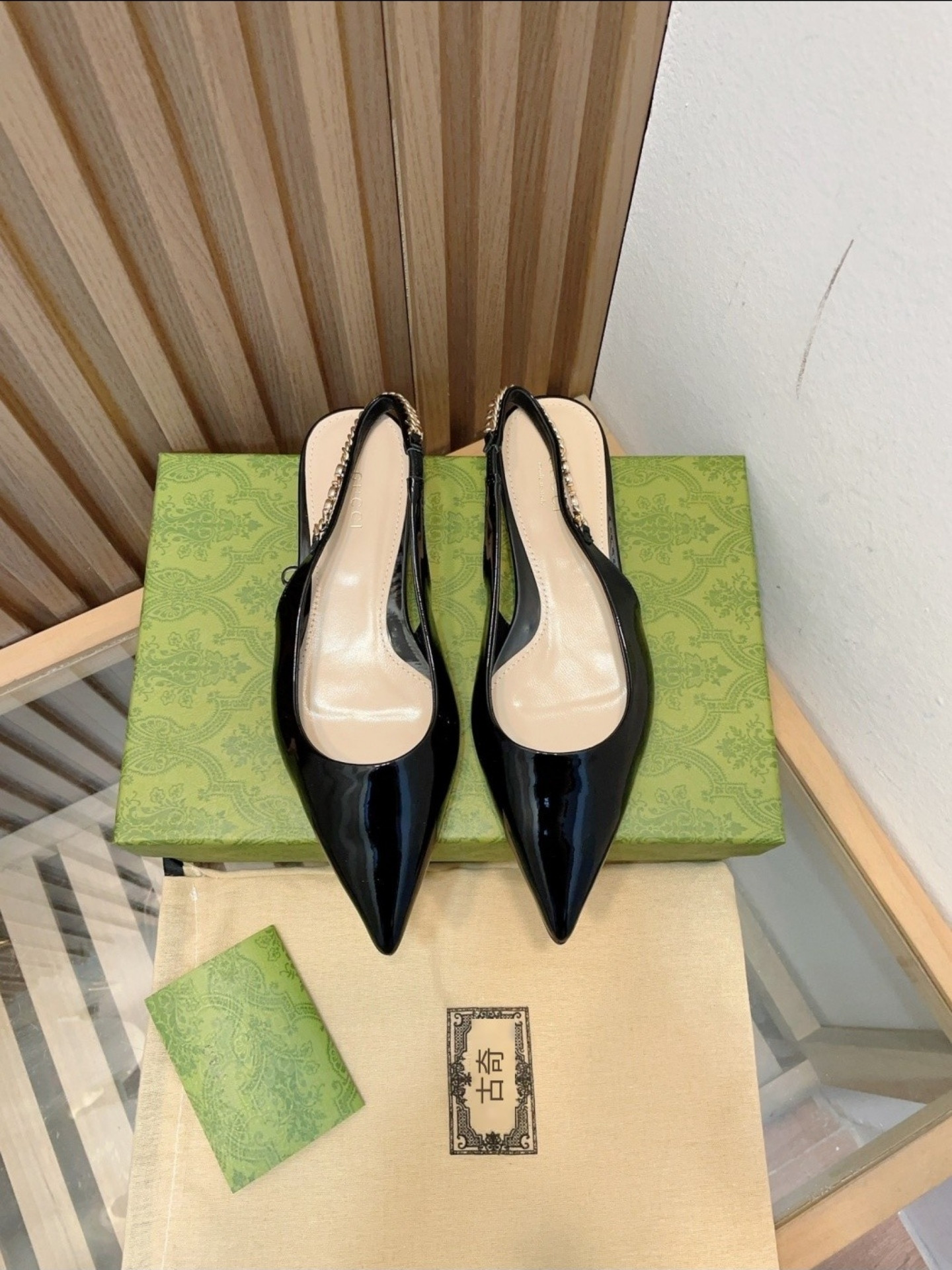 G*u*i signoria slingback pump flat shoes