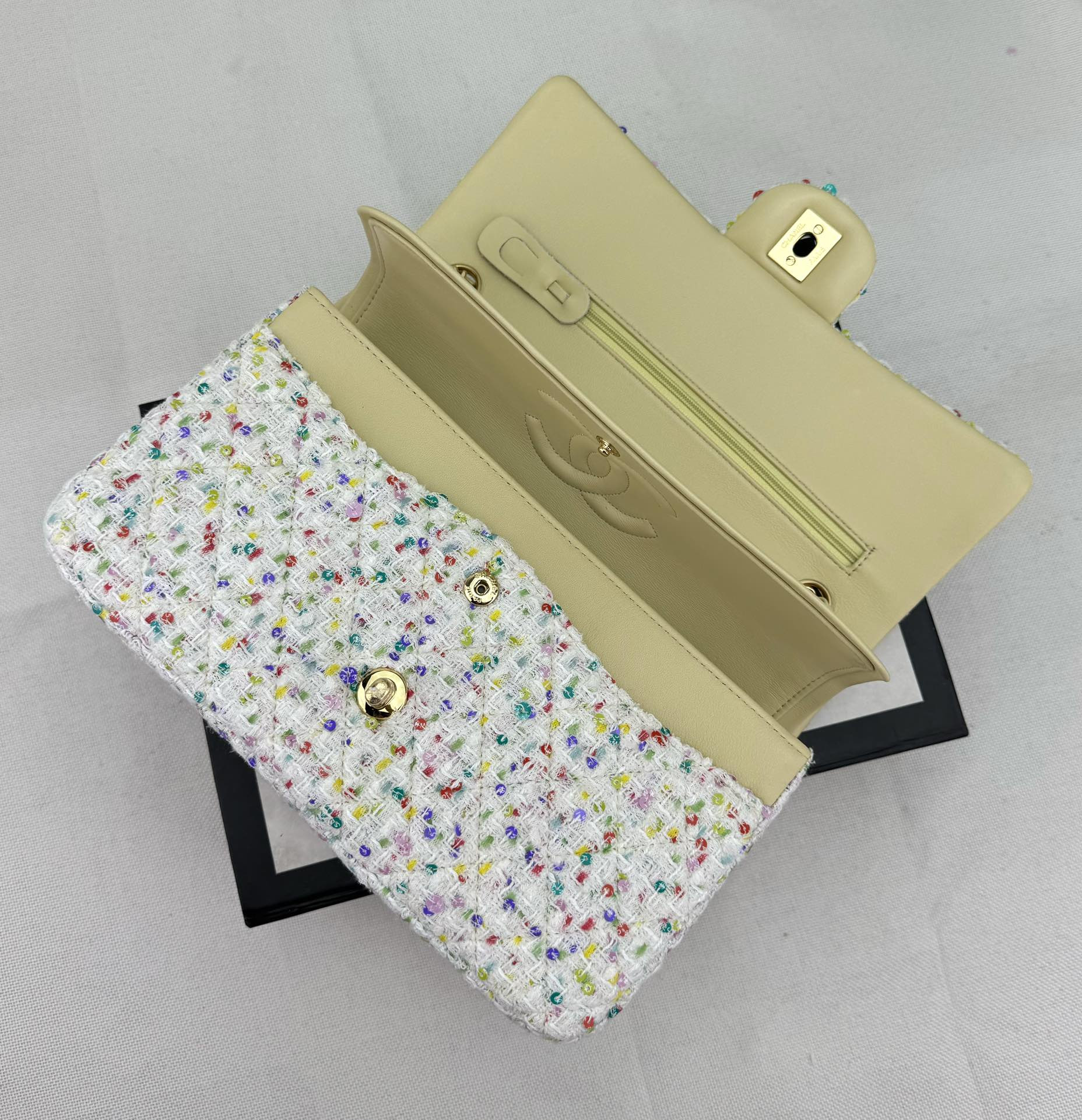 Ch*el mini classic 11.12 handbag 25 15.5 × 25.5 × 6.5 cm