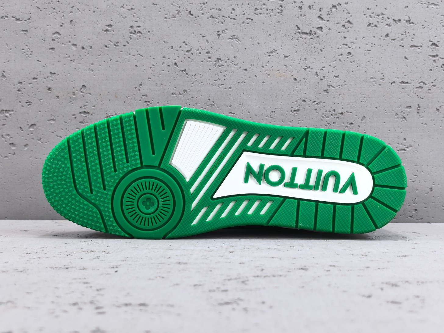 UA LV Trainer Sneaker