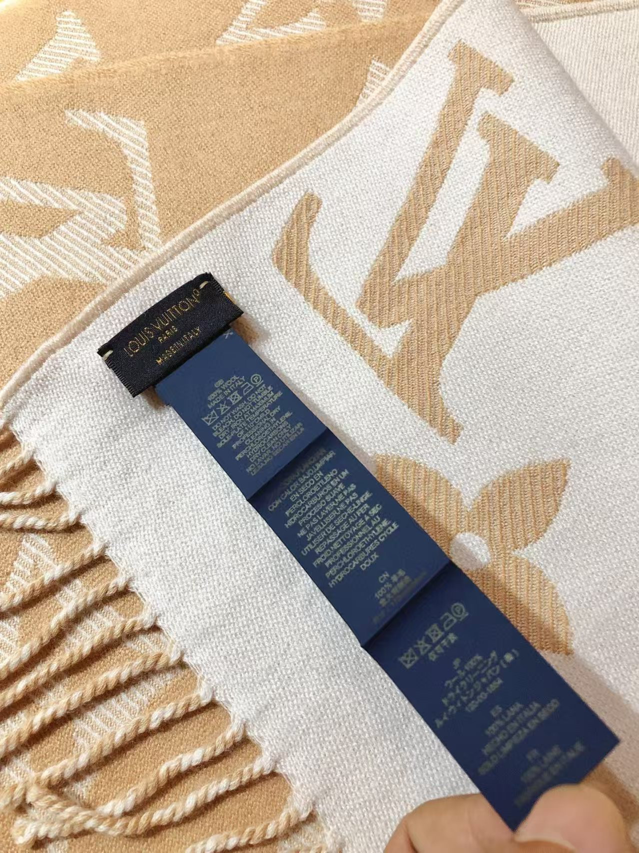 l0*is V*t0n monogram scarf