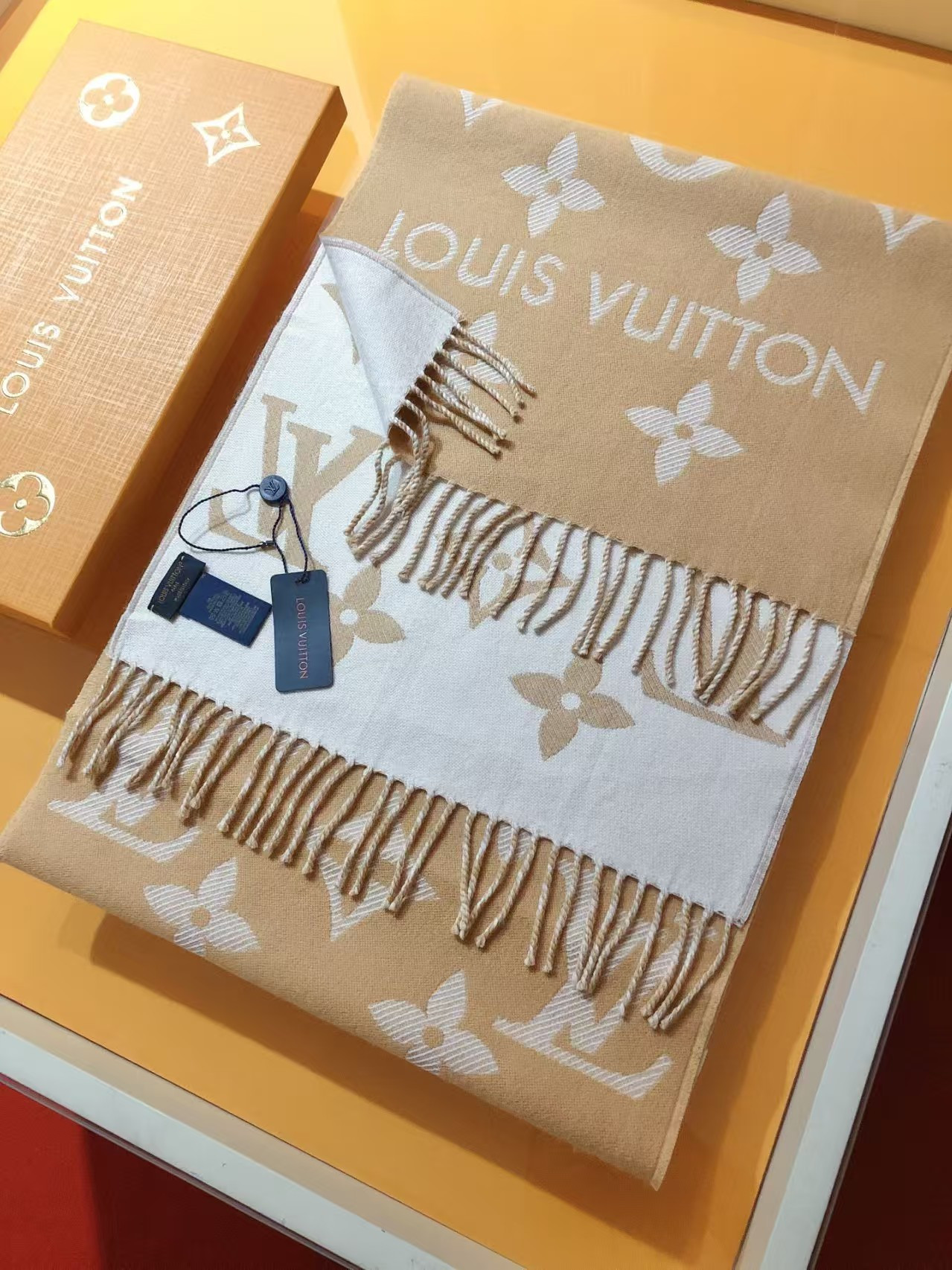 l0*is V*t0n monogram scarf