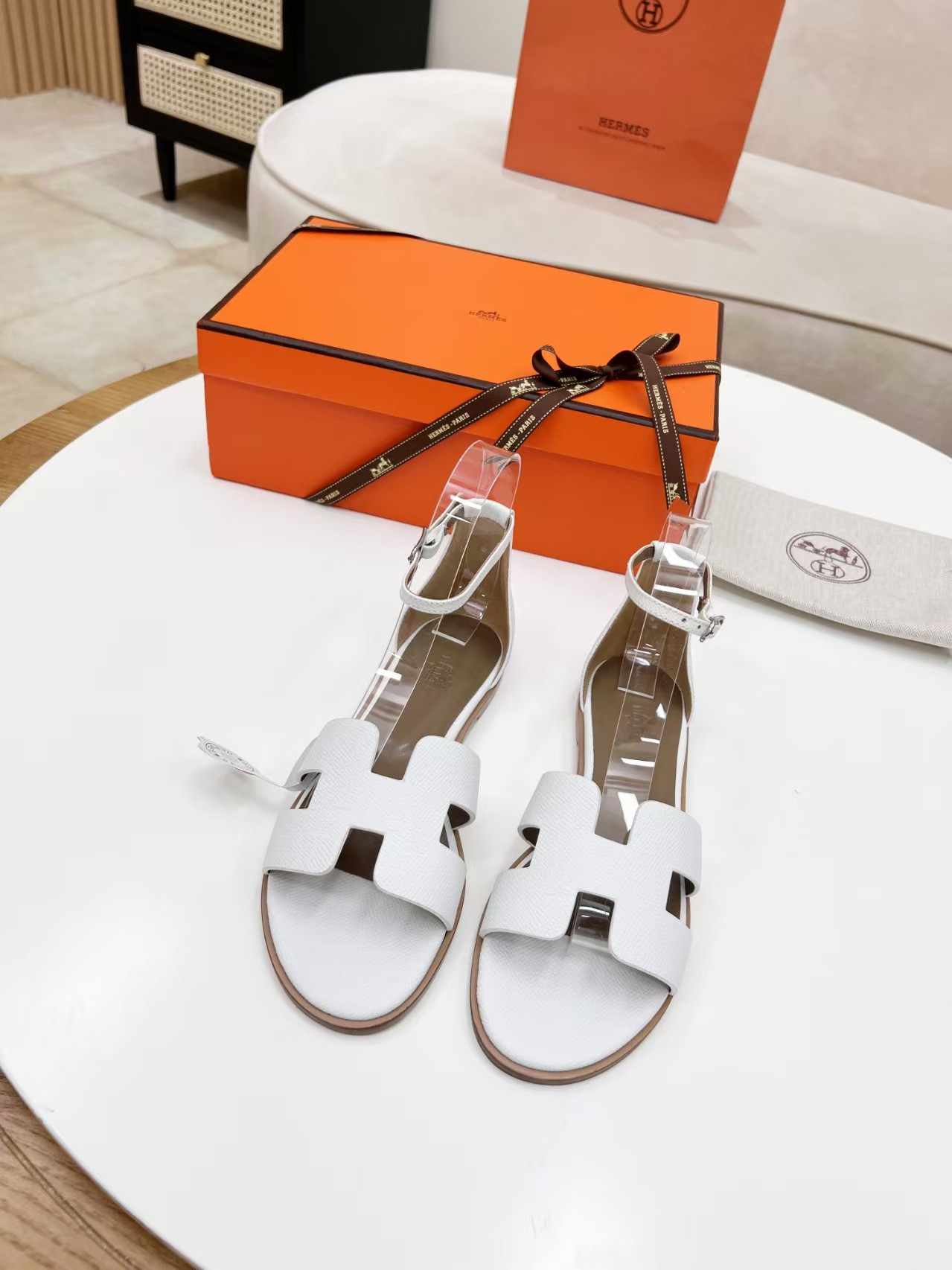 ua H**mes santorini sandals