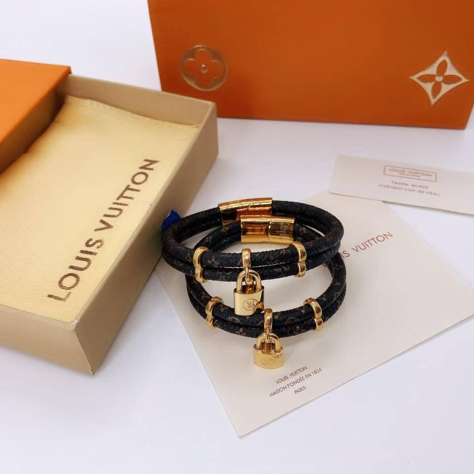 l0*is V*t0n keep it twice bracelet approximately 17cm