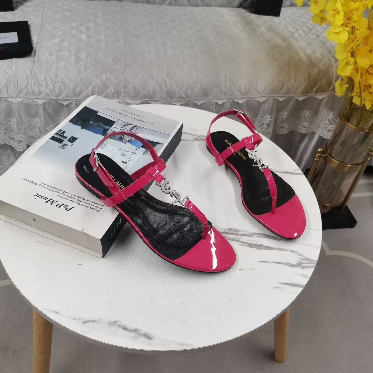 ua Y*L sandal