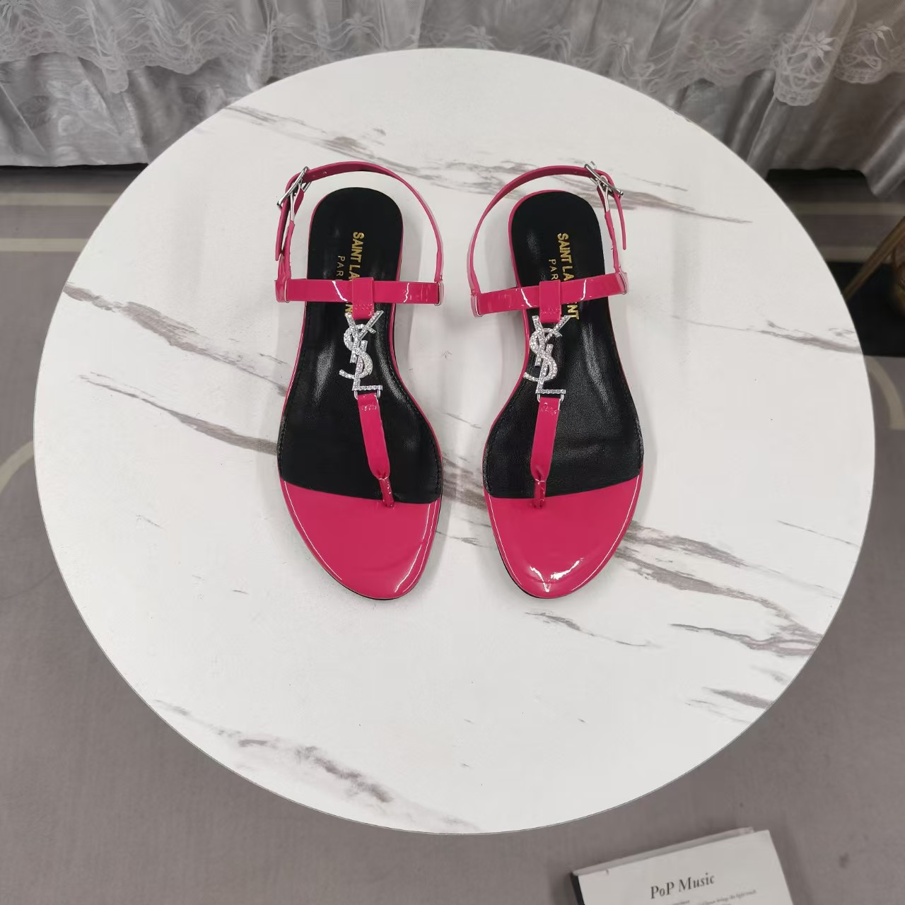 ua Y*L sandal