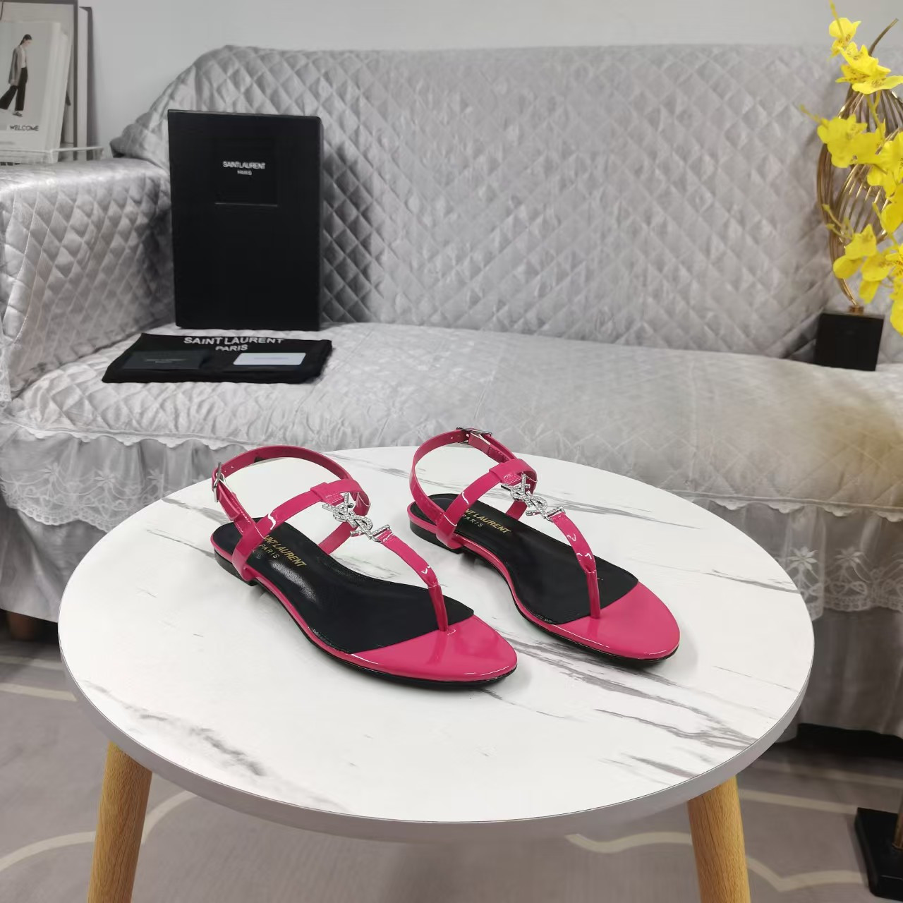ua Y*L sandal