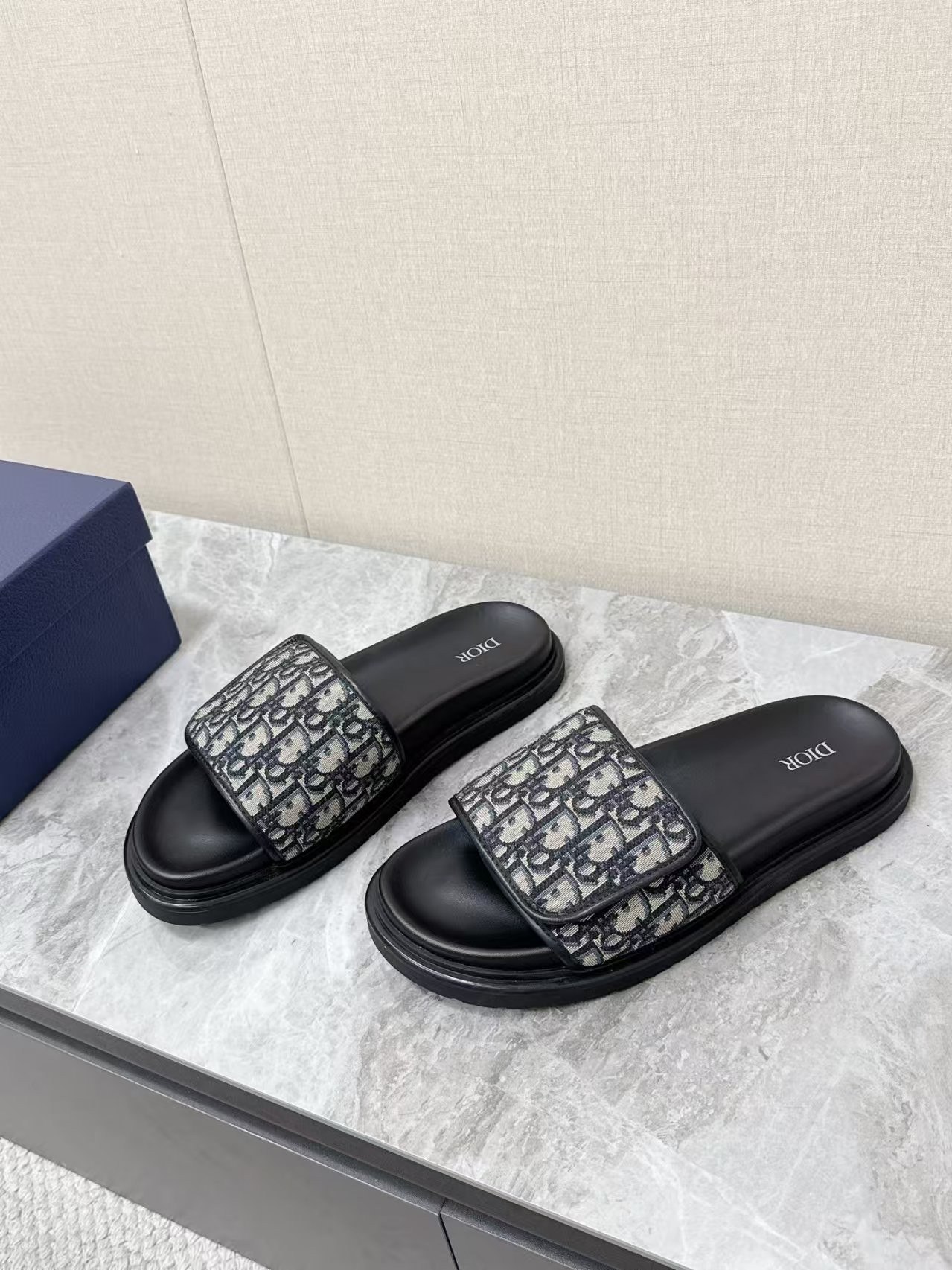 ua D*or aqua sandal