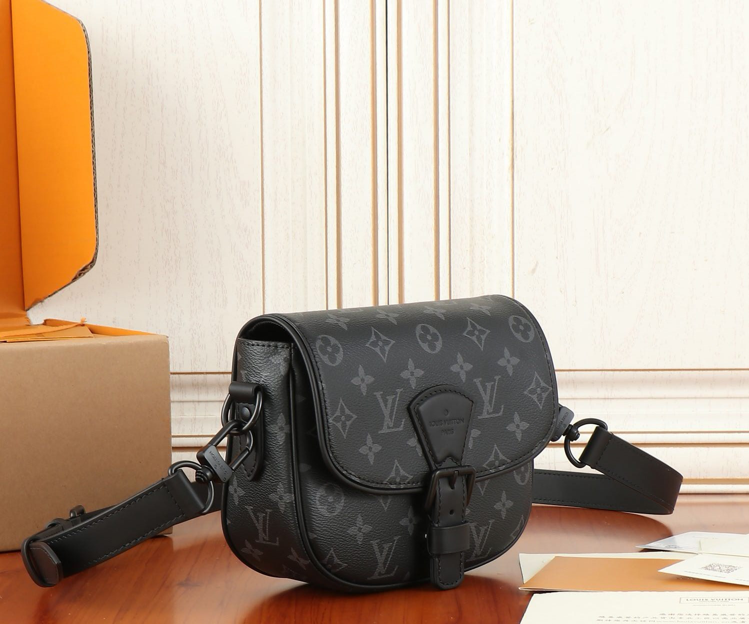 LV Montsouris Messenger PM M12519 20x17x7cm