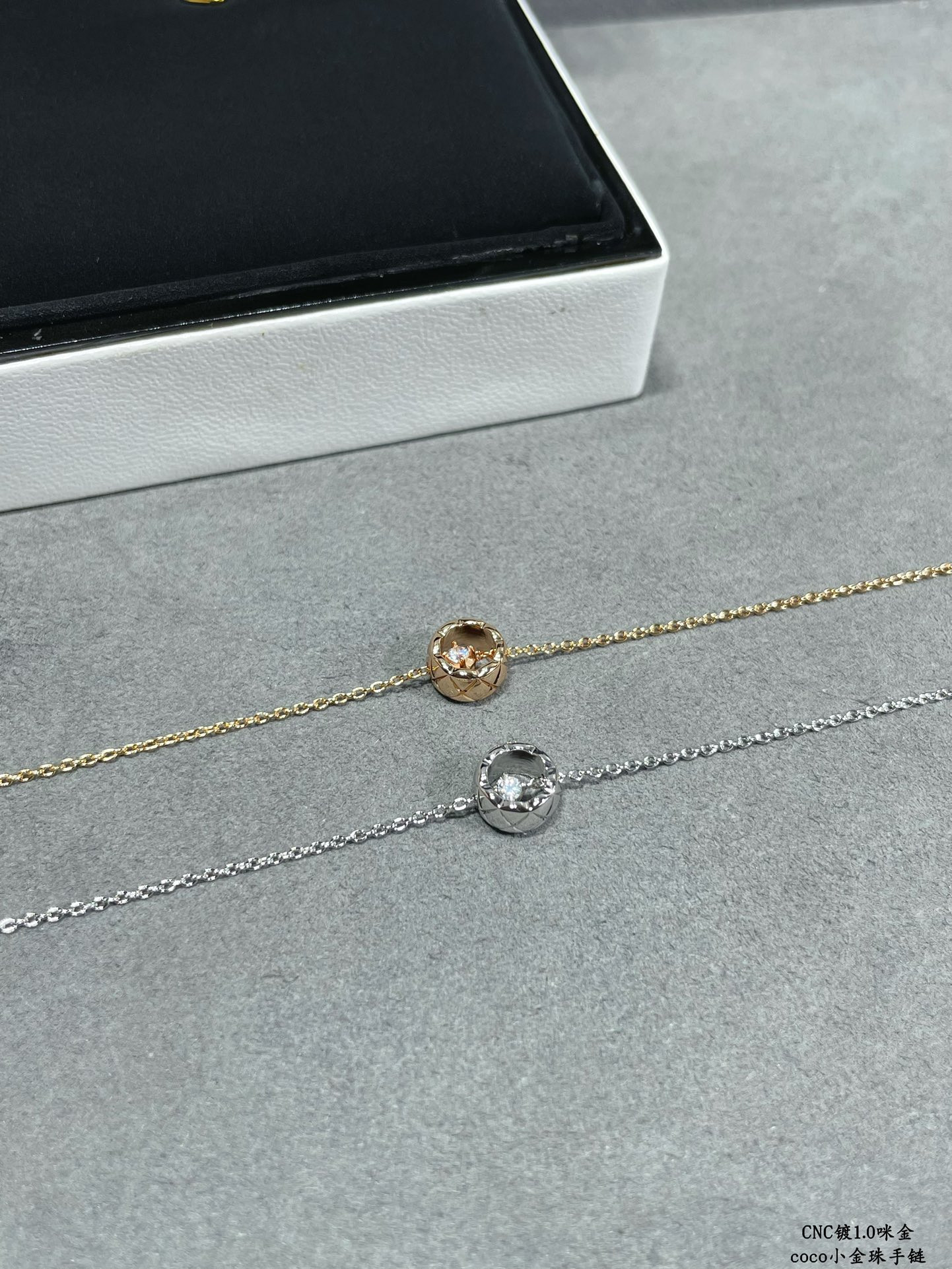 ch*el carved Di*m*nd-shaped gold bead bracelet