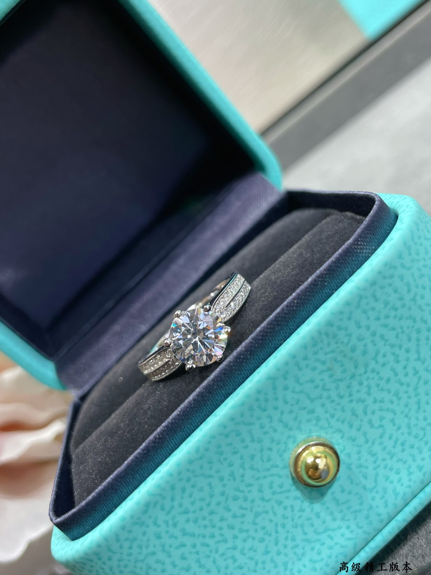 t*f*ny & co. setting 2 carat Di*m*nd ring with star motif ag925