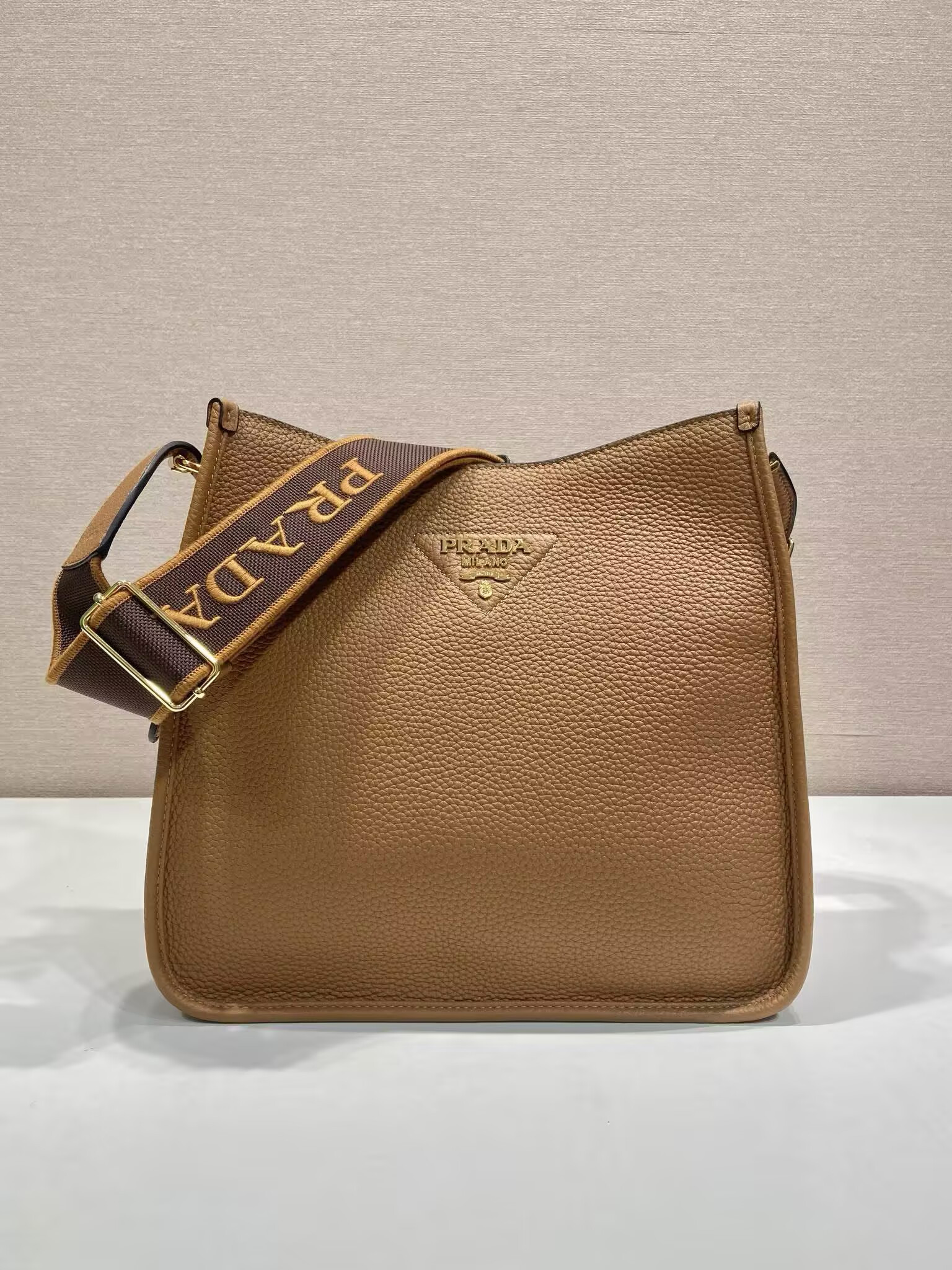 Pra*a medium leather bag 26x28x11cm