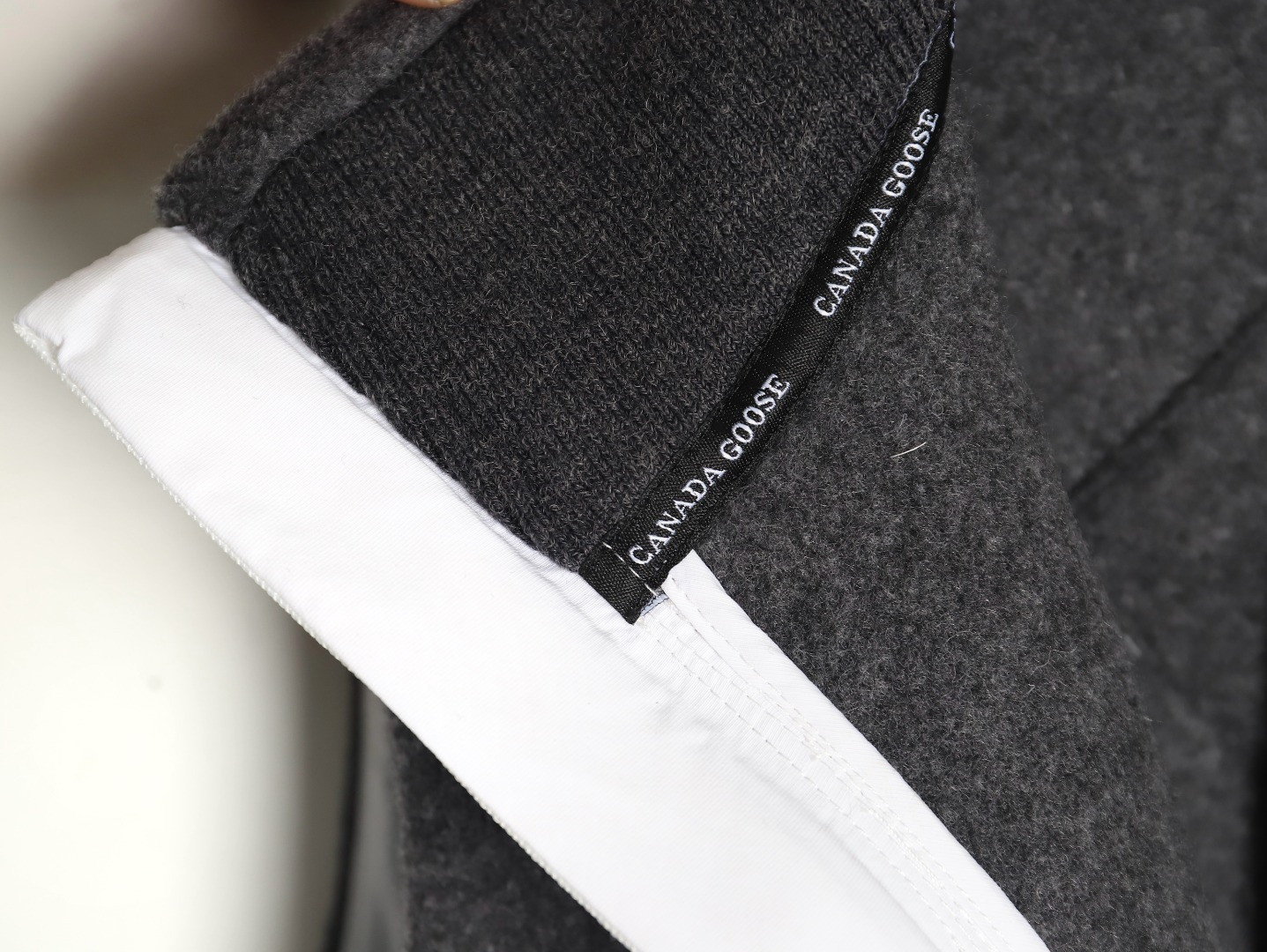 Can*a Go*e lambskin vest