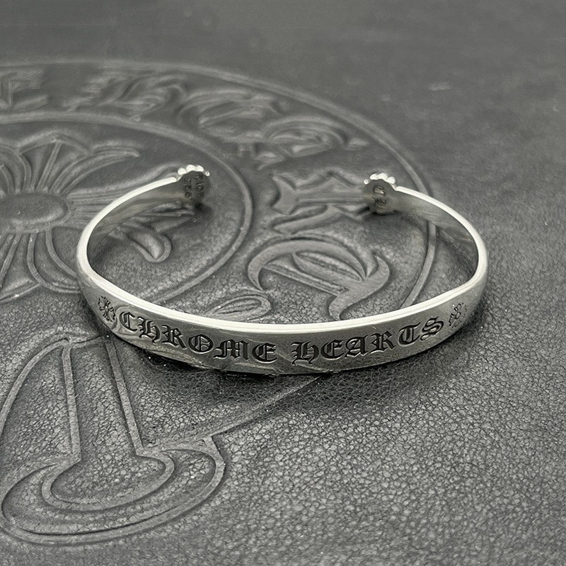 Ch**me He**ts bracelet