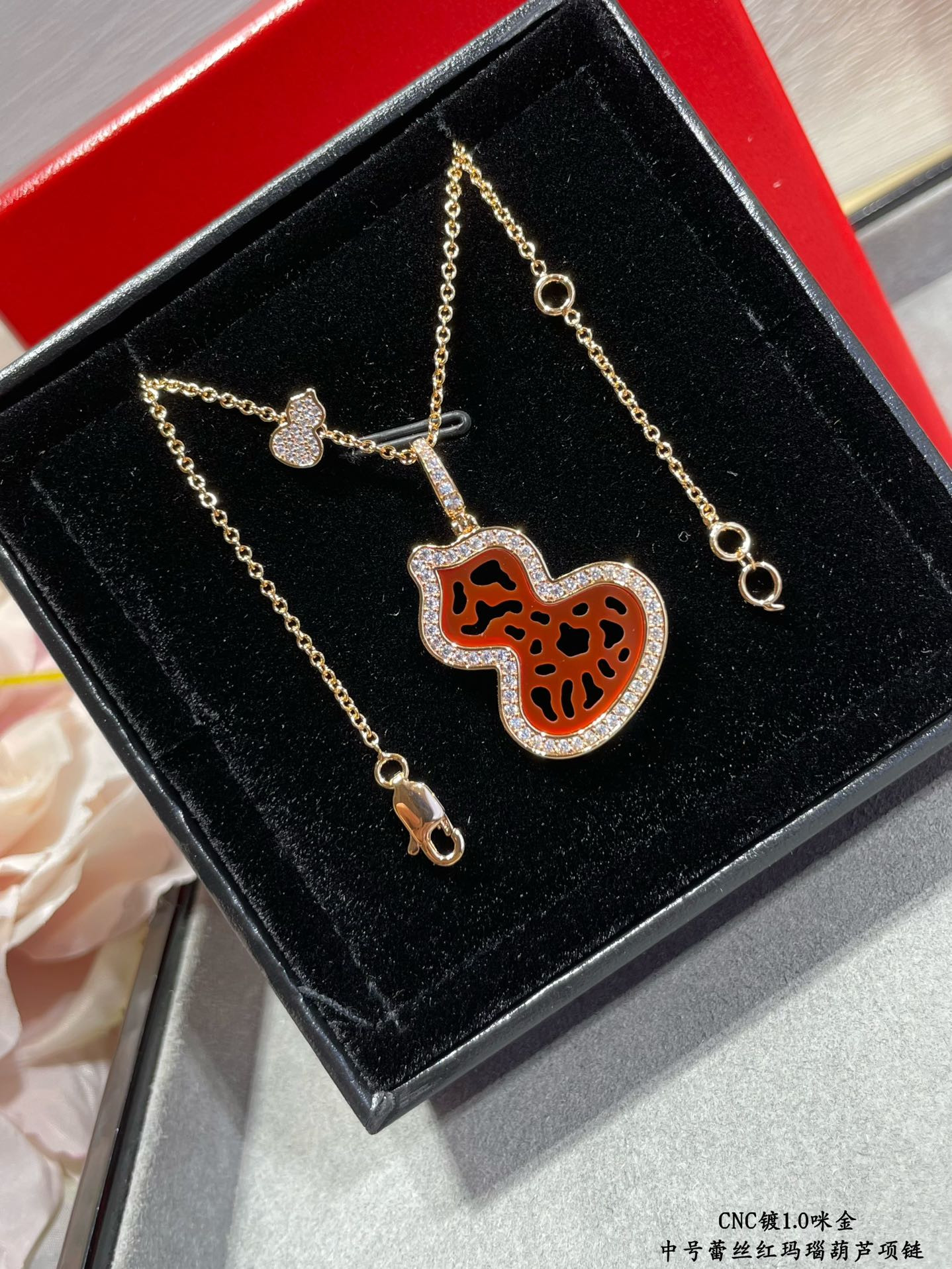 Qeelin Medium Lace Red Agate Gourd Necklace