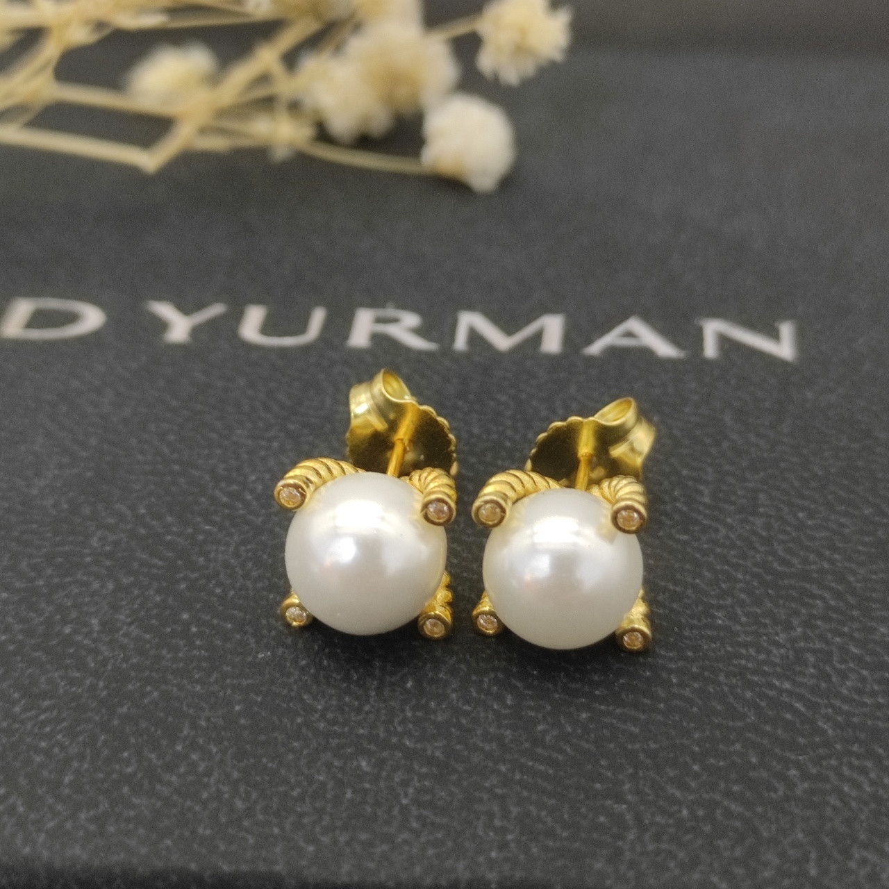 dau1d Yvrm*n four claw peal earrings