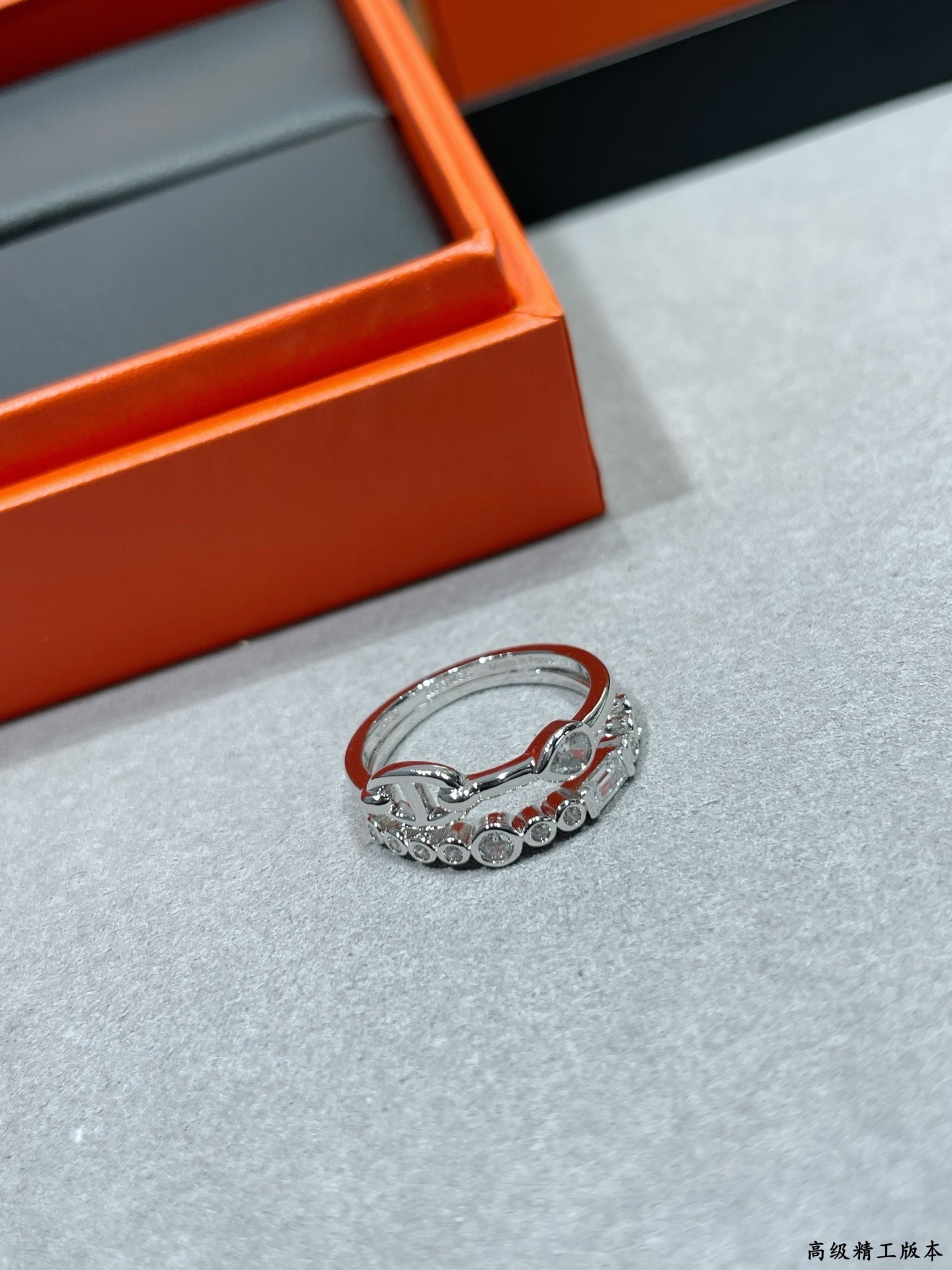 H**mes double-circle ring