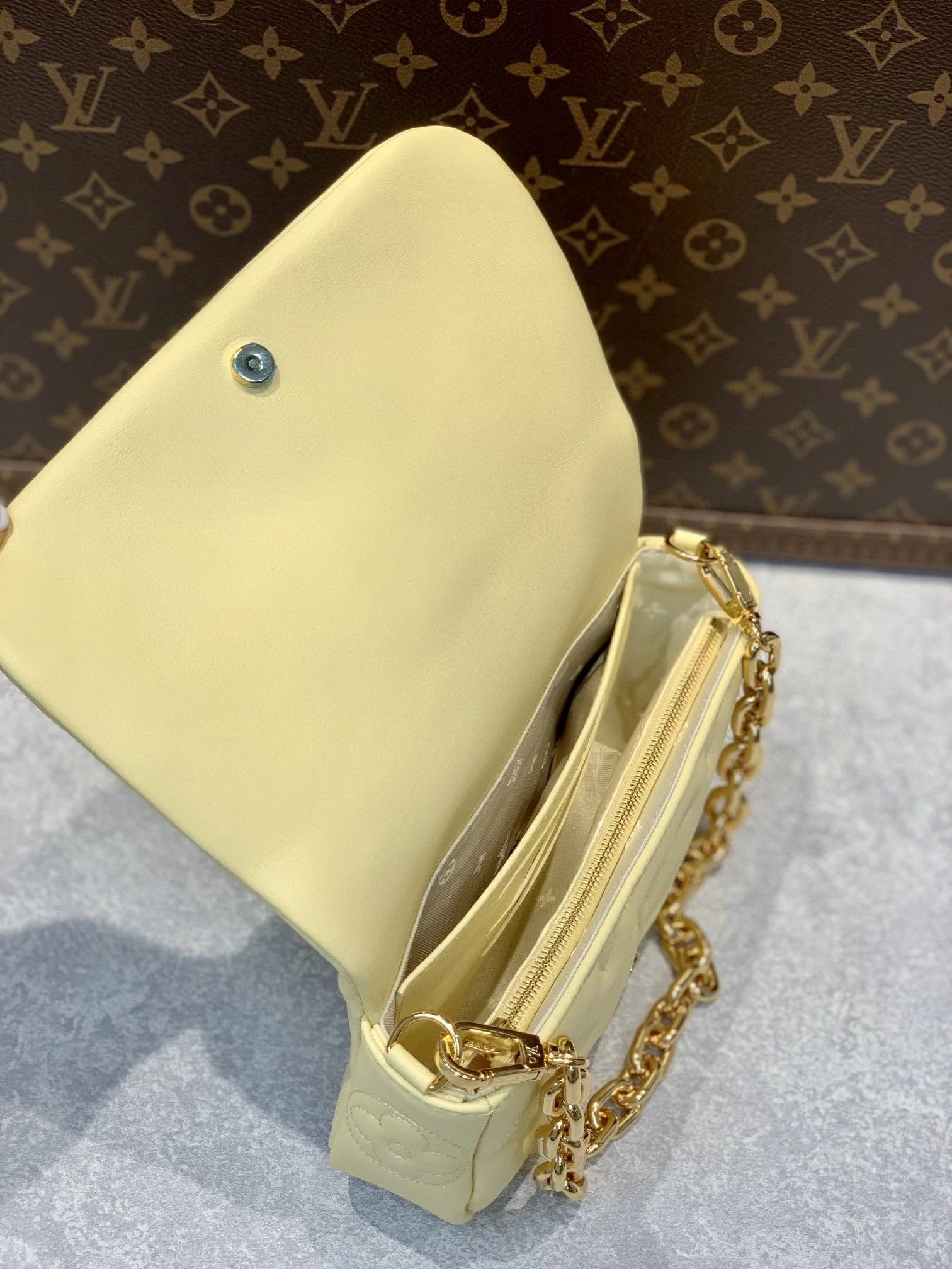 LV WALLET ON STRAP BUBBLEGRAM M81400