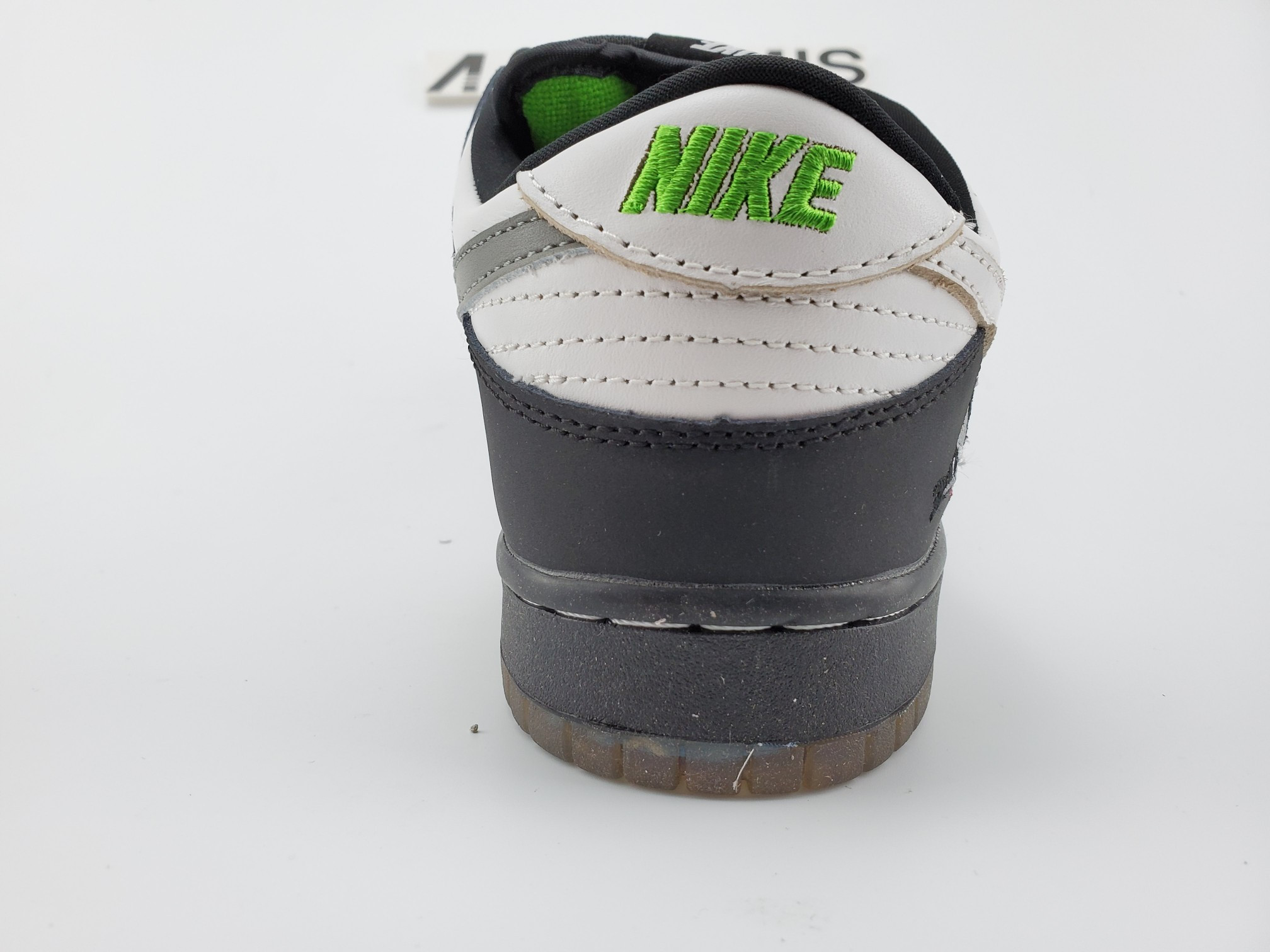 Nike SB Dunk Low Staple Panda Pigeon