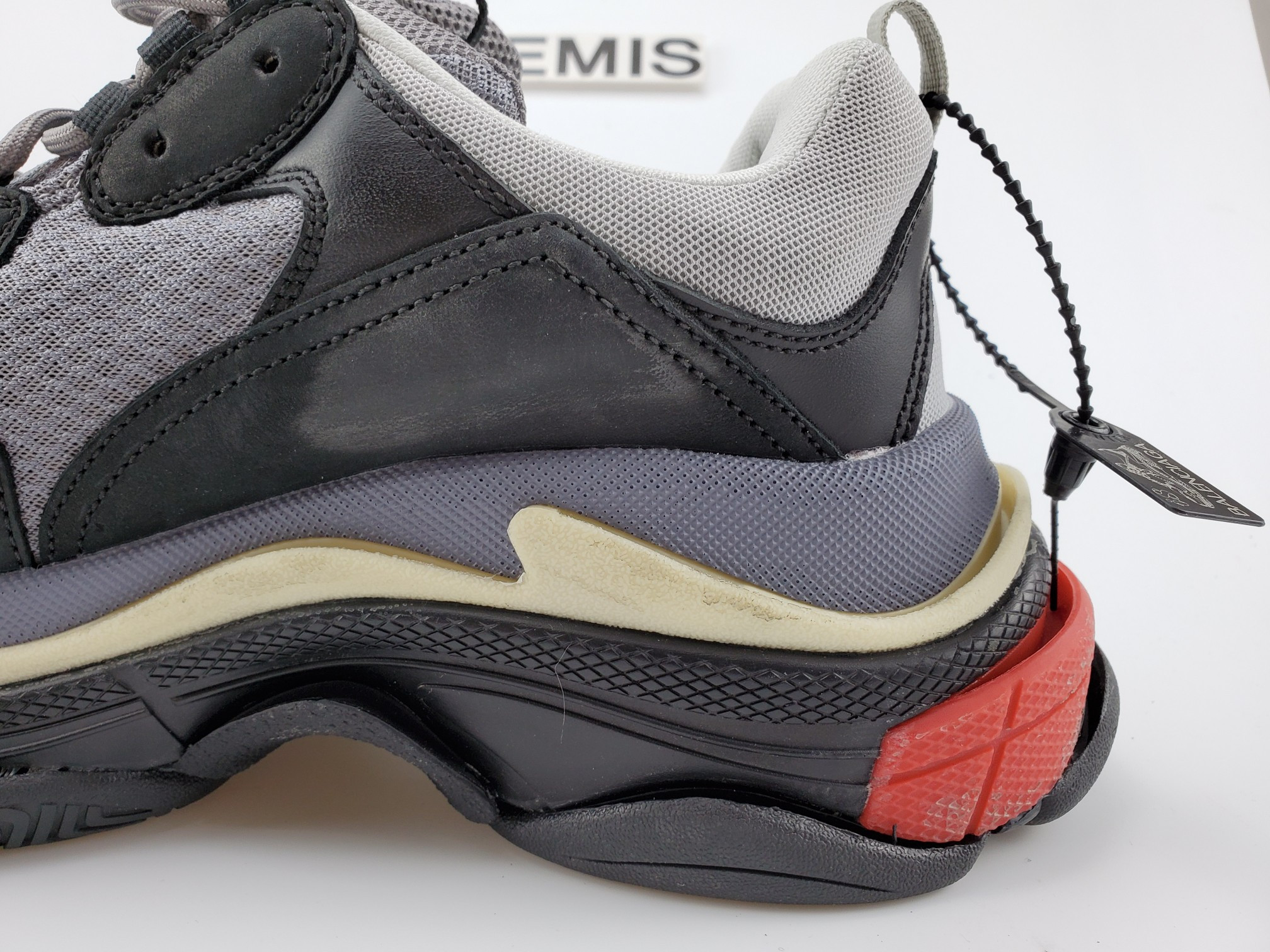 Balenciga Triple S light Grey Red