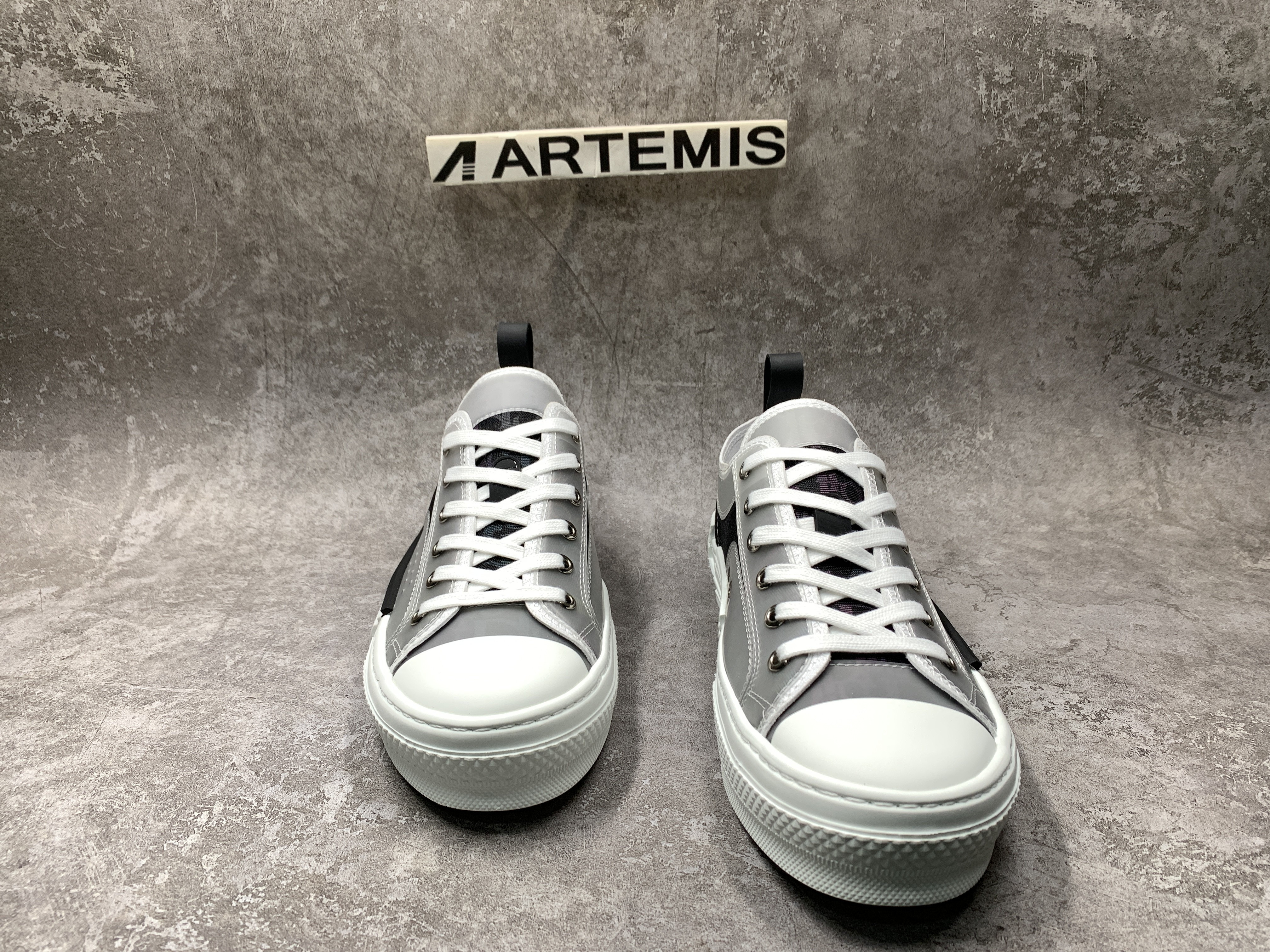 D*or b23 low blue black