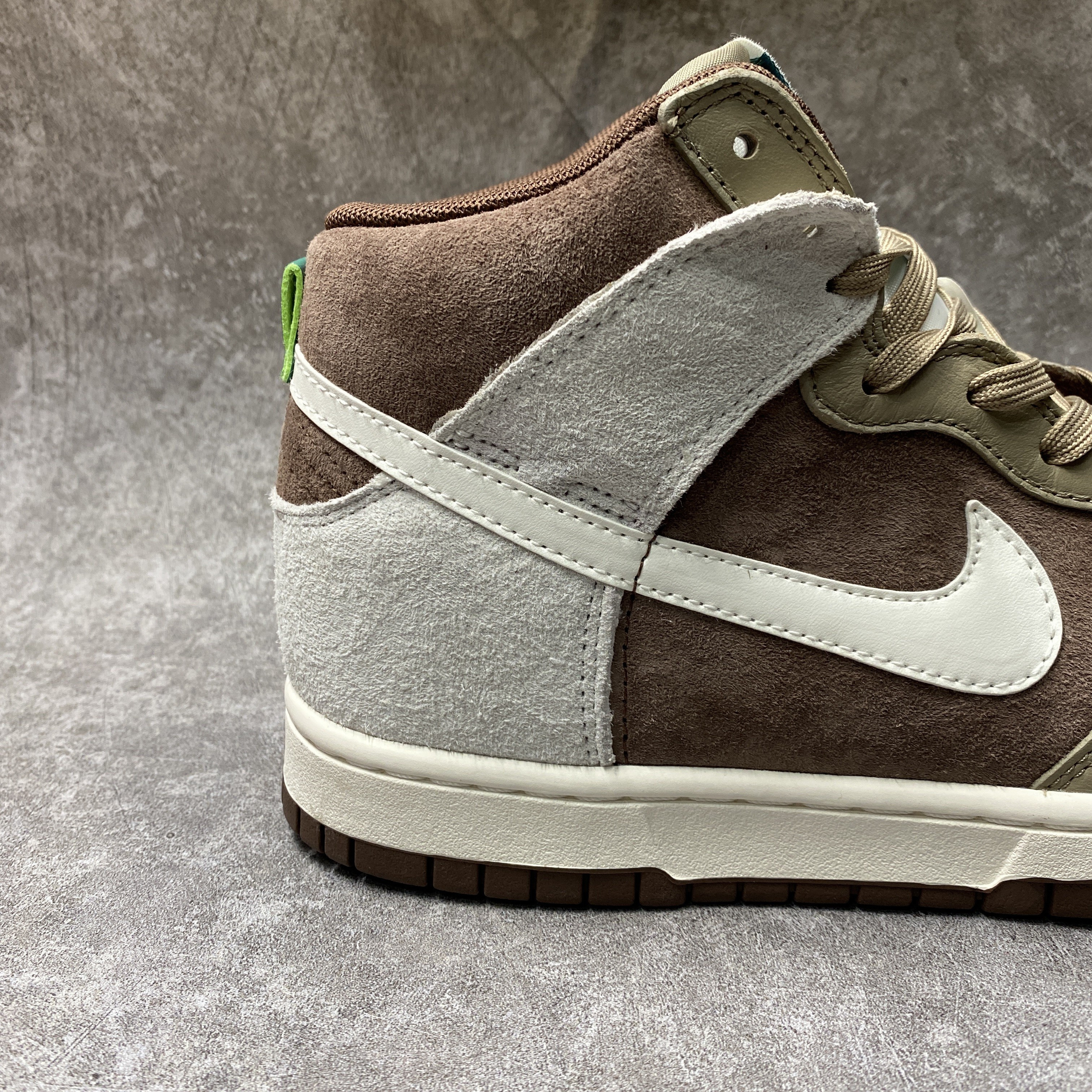 Nike Dunk High Light Chocolate