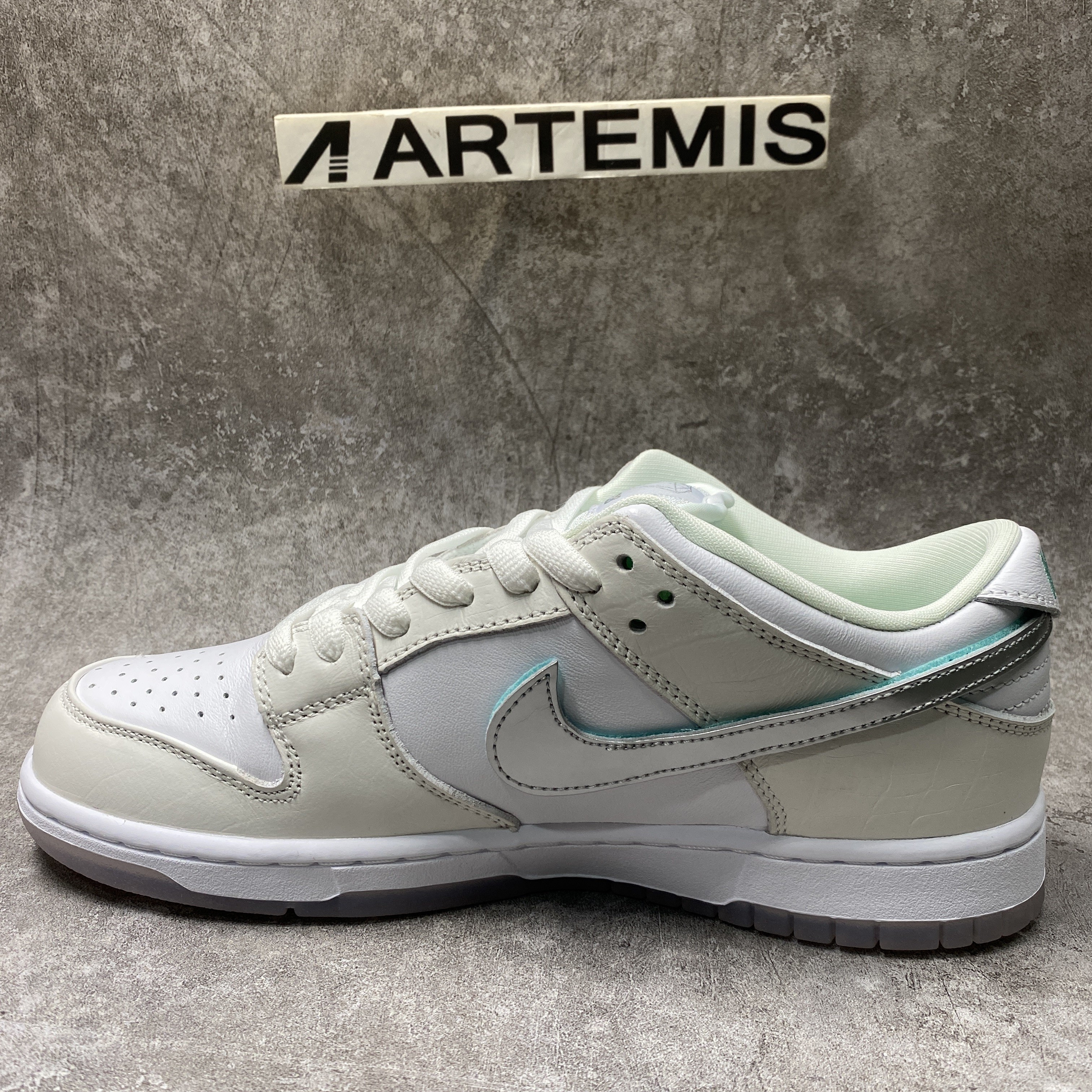 nike sb dunk low Di*m*nd s*pply co white Di*m*nd