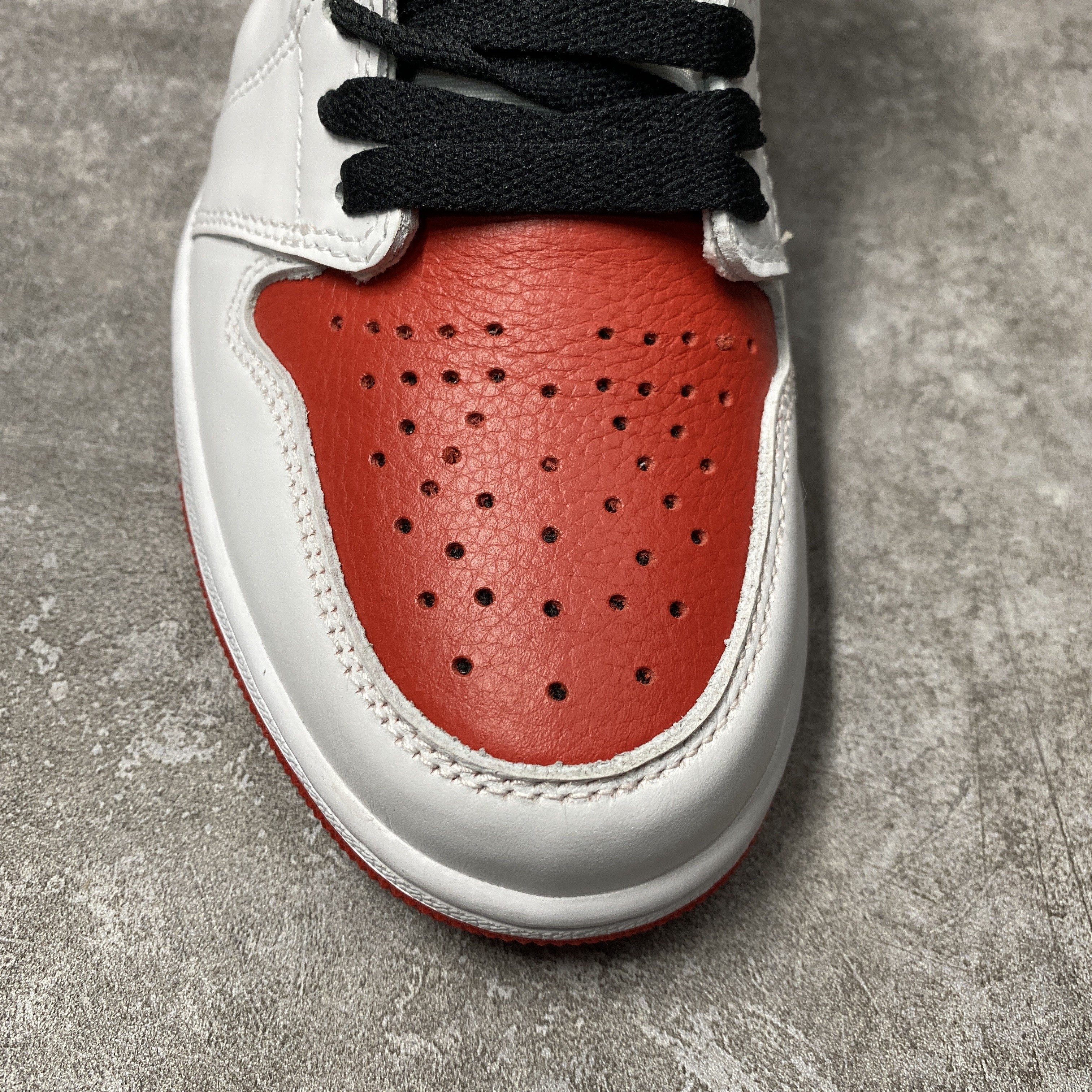 Air Jordan 1 High OG Heritage