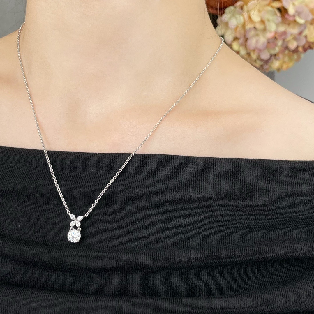 Gr*ff di*m*nd necklace