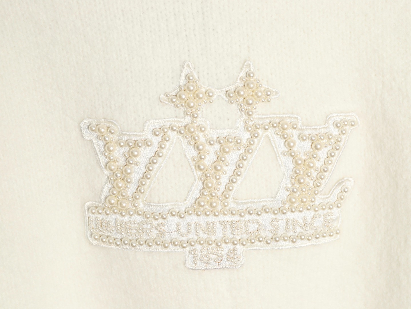 l0*is V*t0n lv knitting sweaters