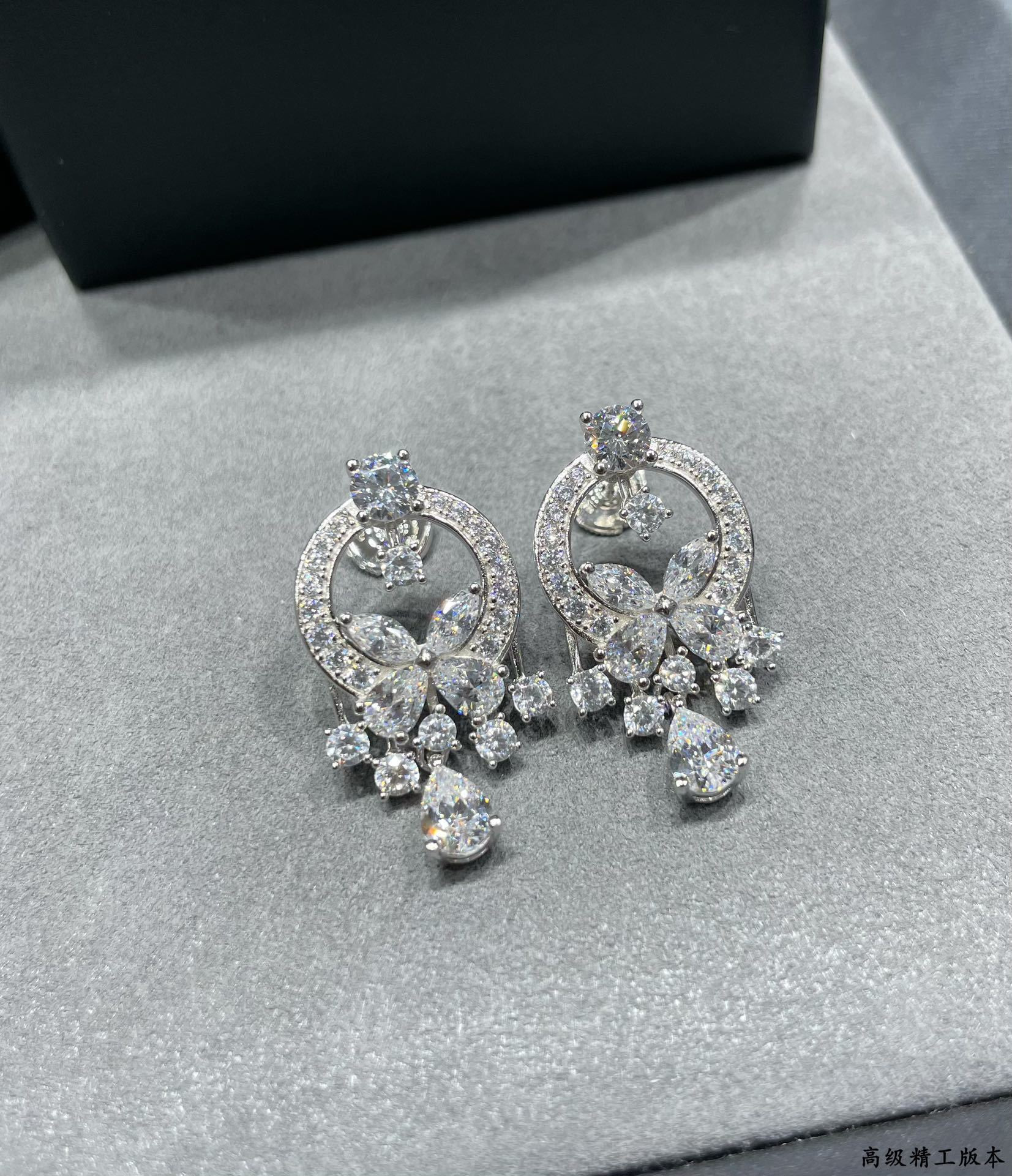 Gr*ff di*m*nd earrings