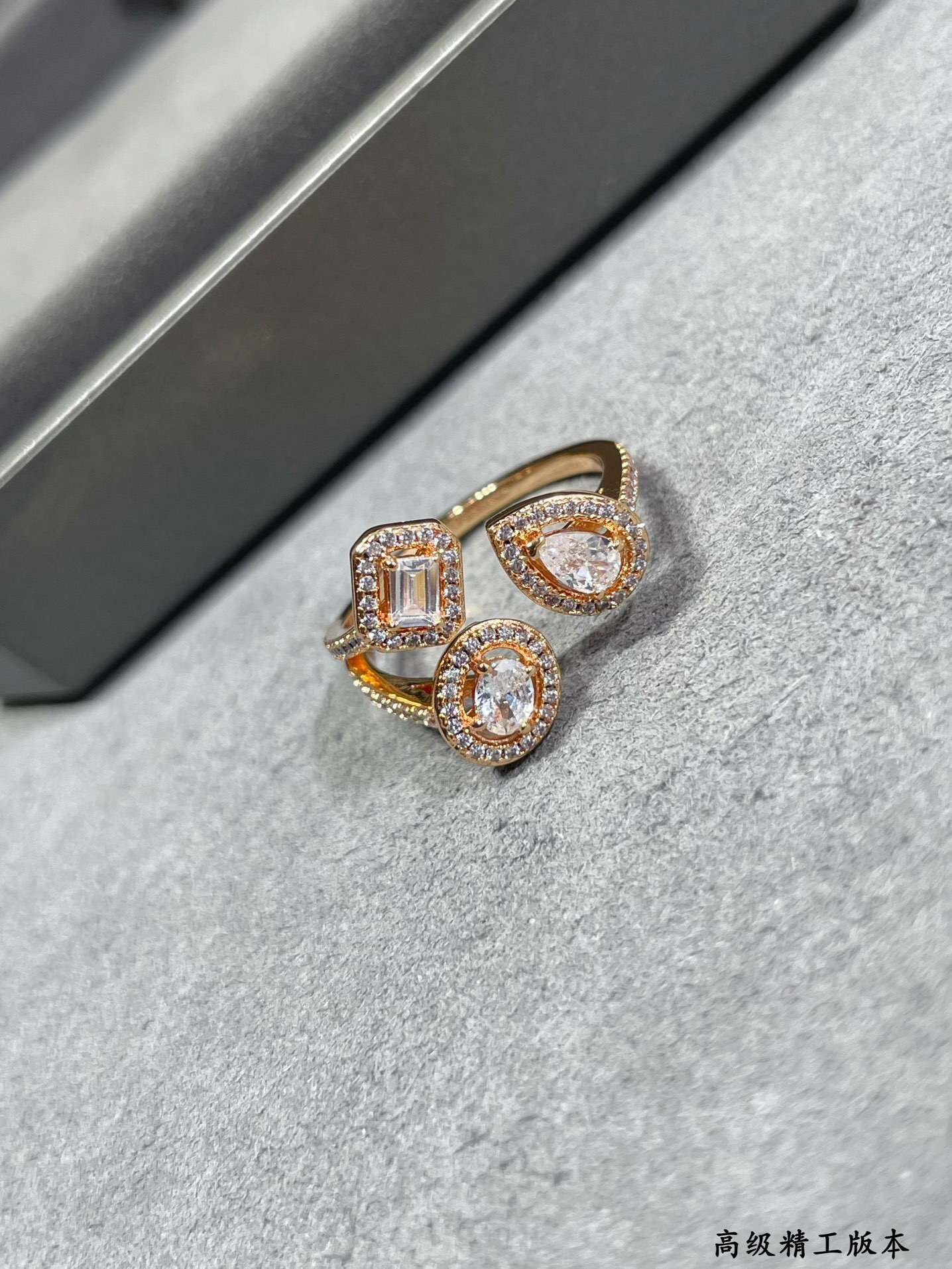 Mes1kaa water drop three-di*m*nd ring