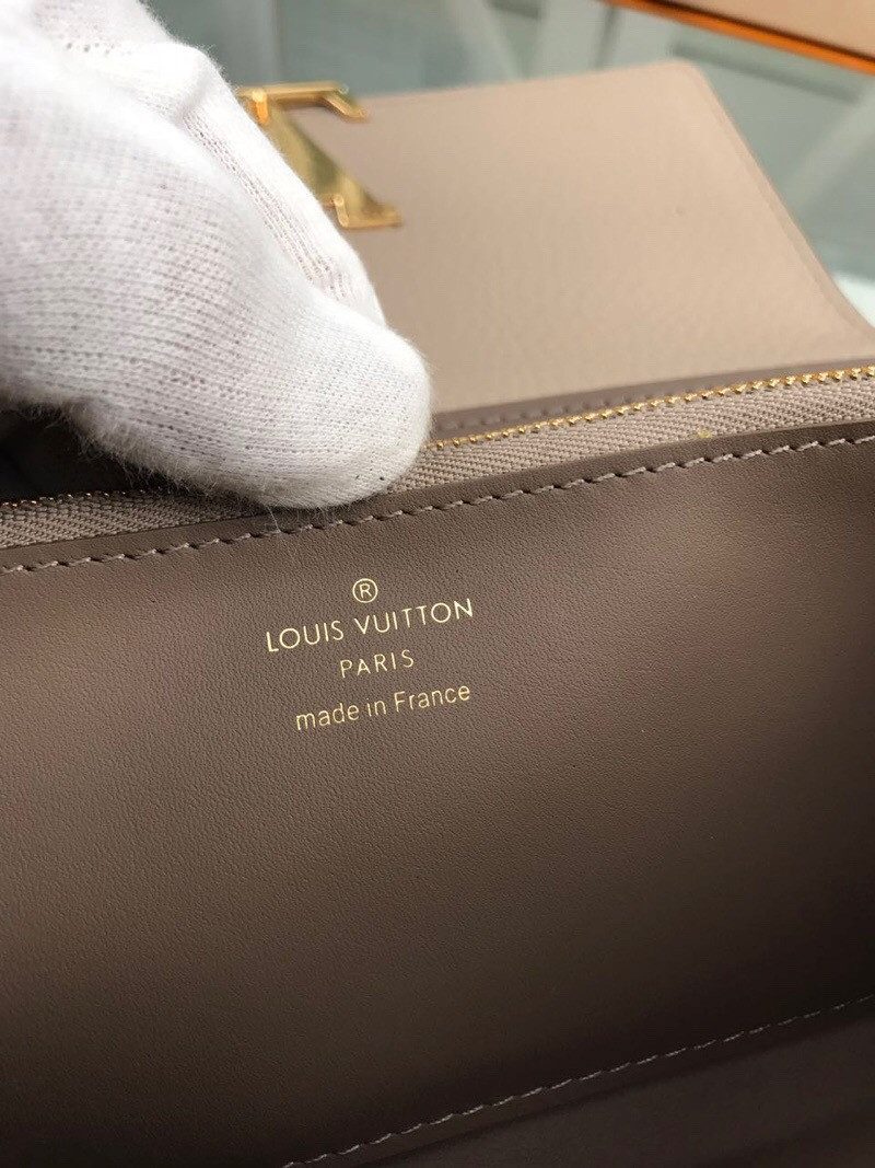 LV CAPUCINES Wallet M61249