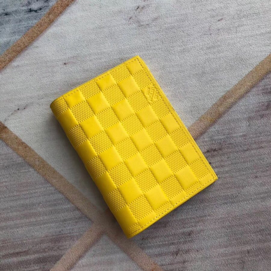 LV Passport cover  Size:10*14*2.5cm