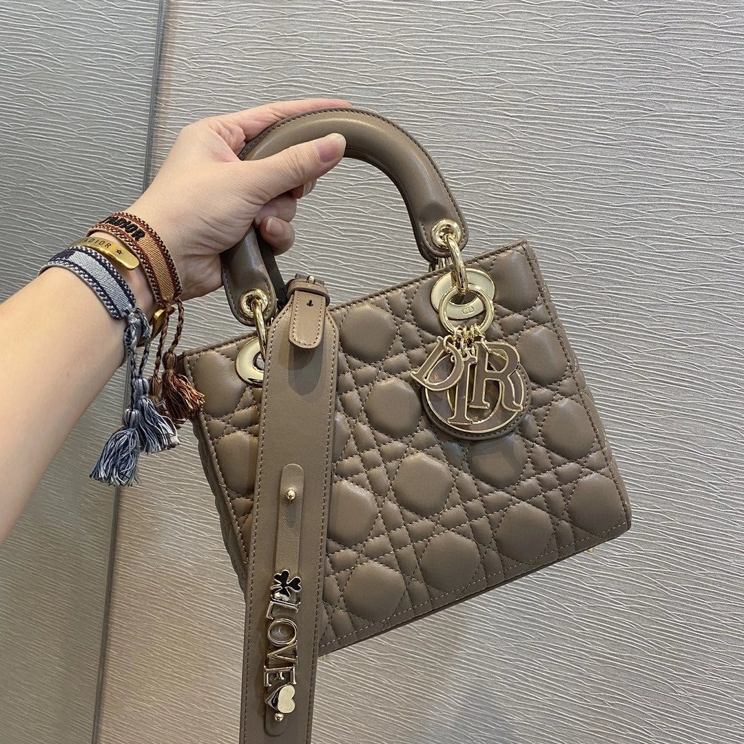 small lady D*oramour my abcD*or bag 8 x 6.5 x 3 inches