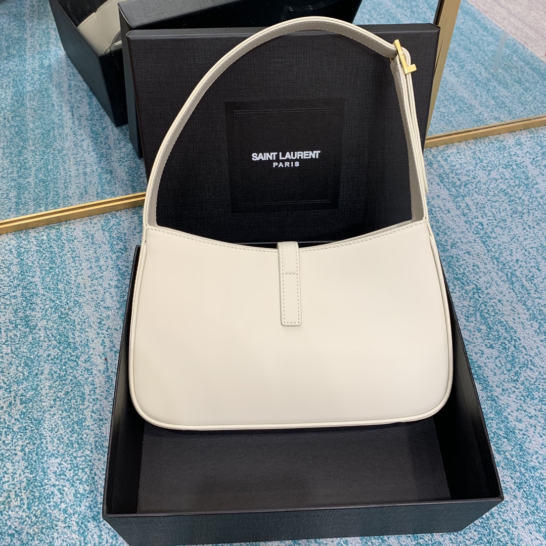 Y*L le 5 À 7 in smooth leather blanc vintage 23 x 16 x 6.5 cm