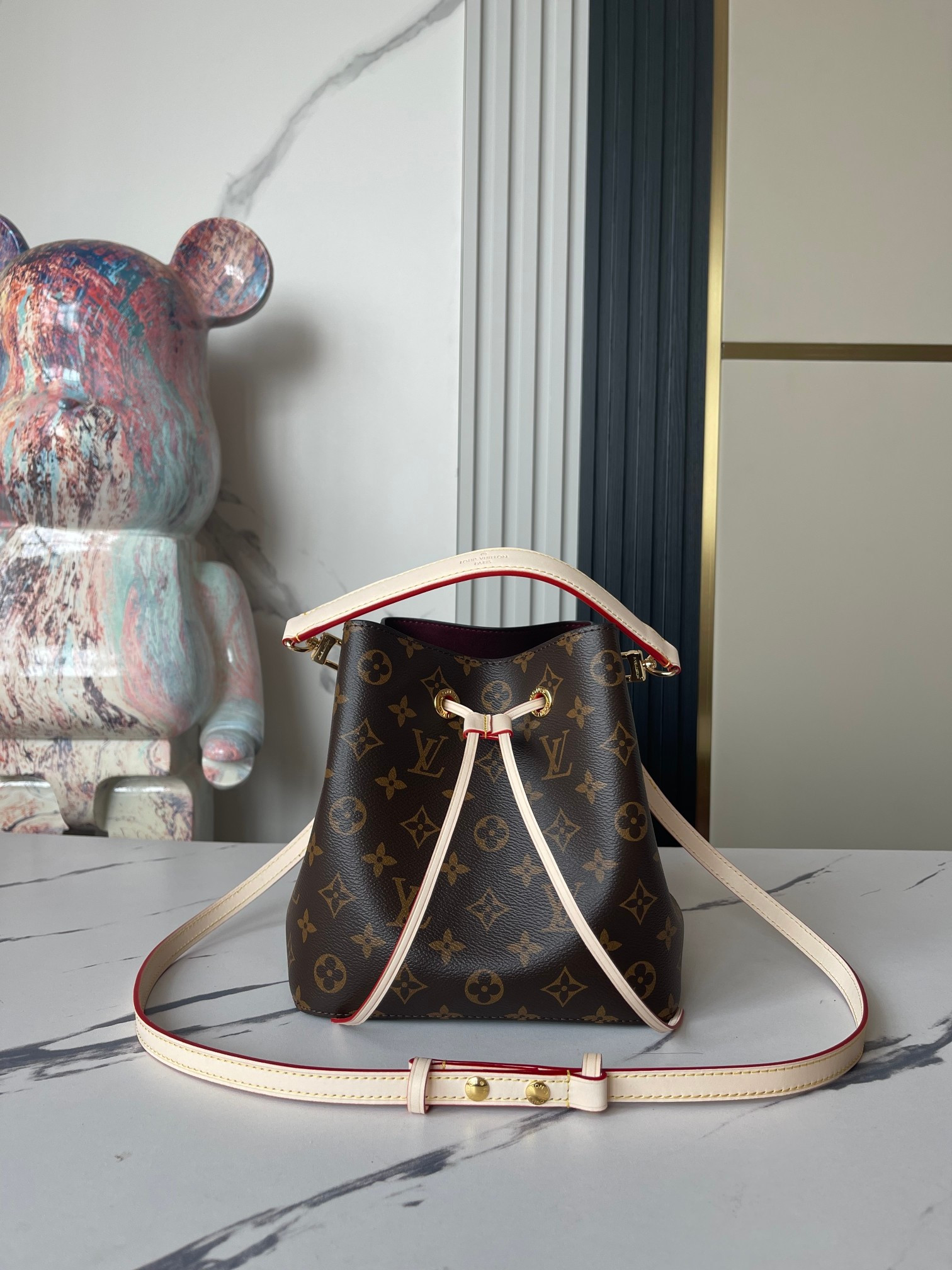 LV M46581 Néonoé BB 7.9 x 7.9 x 5.1 inches