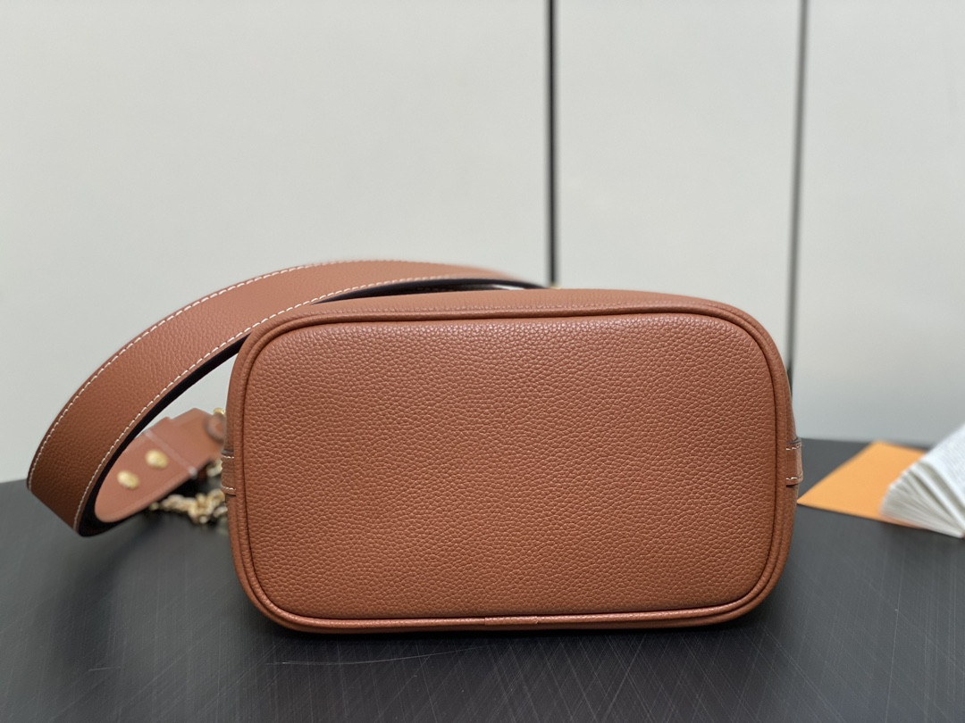 LV M24165 Lock and Walk 7.9 x 8.1 x 4.7 inches