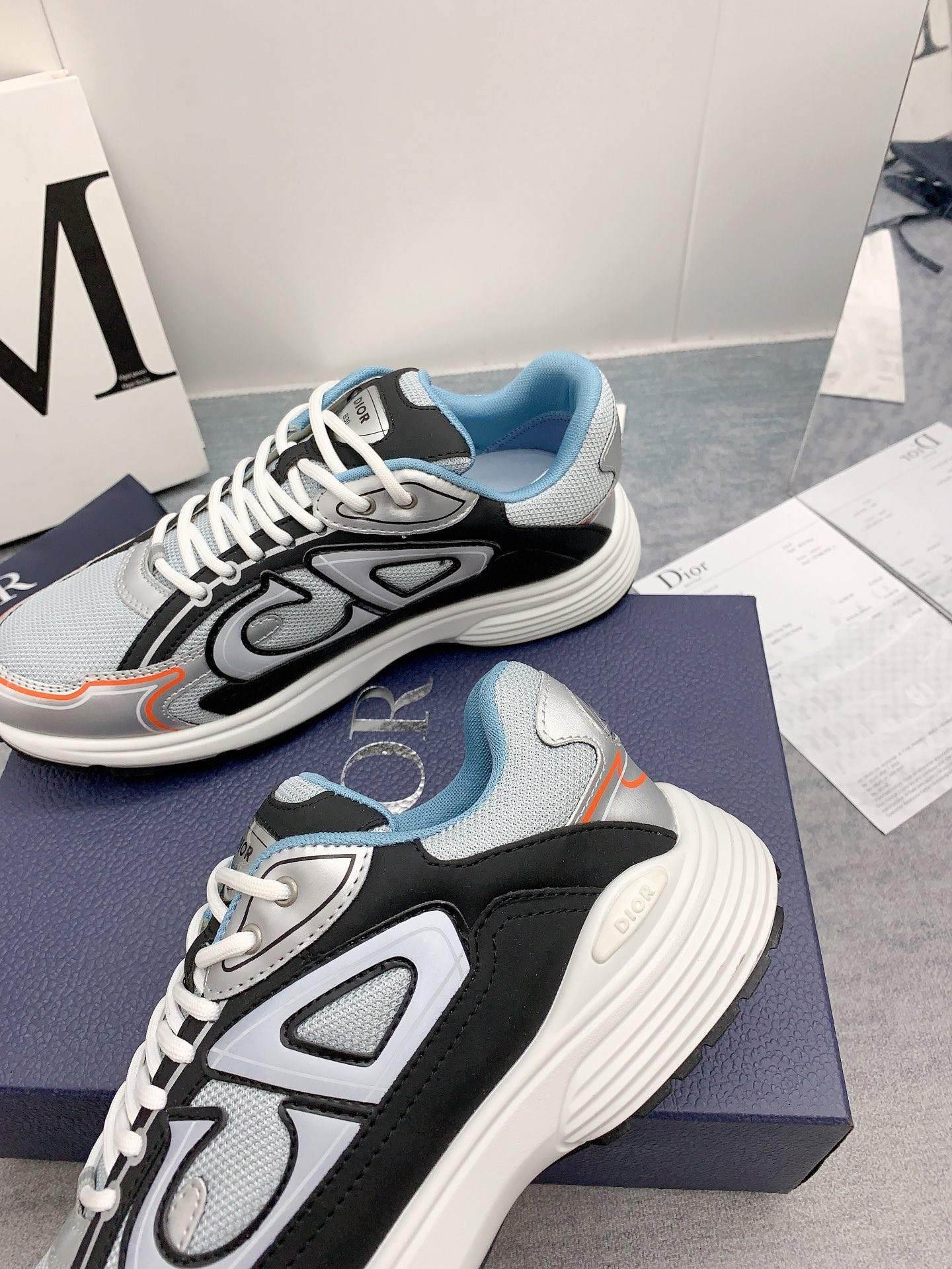 ua D*or b30 silver dark grey