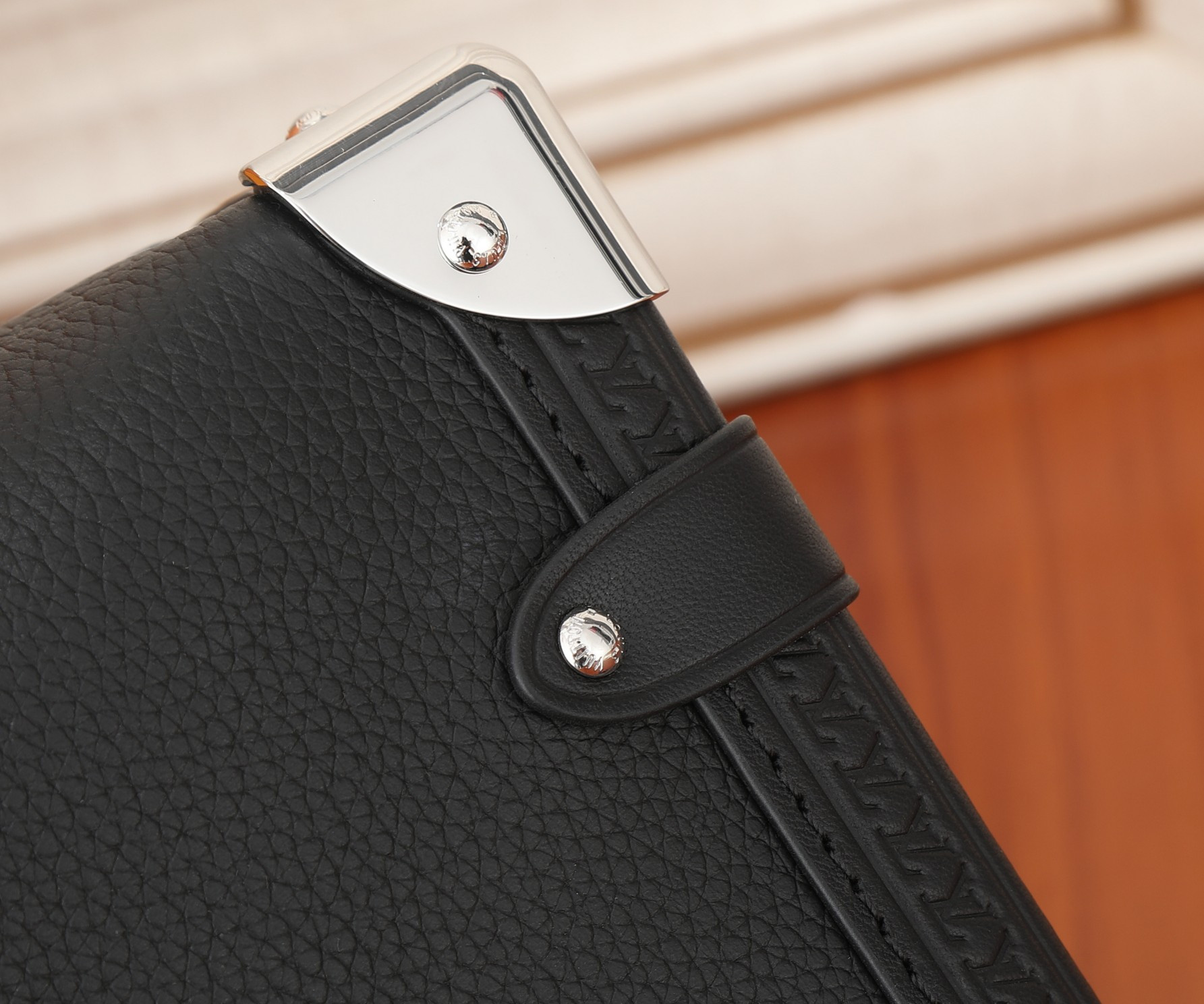 LV Side Trunk MM M25160  8.3 x 5.5 x 2.4 inches